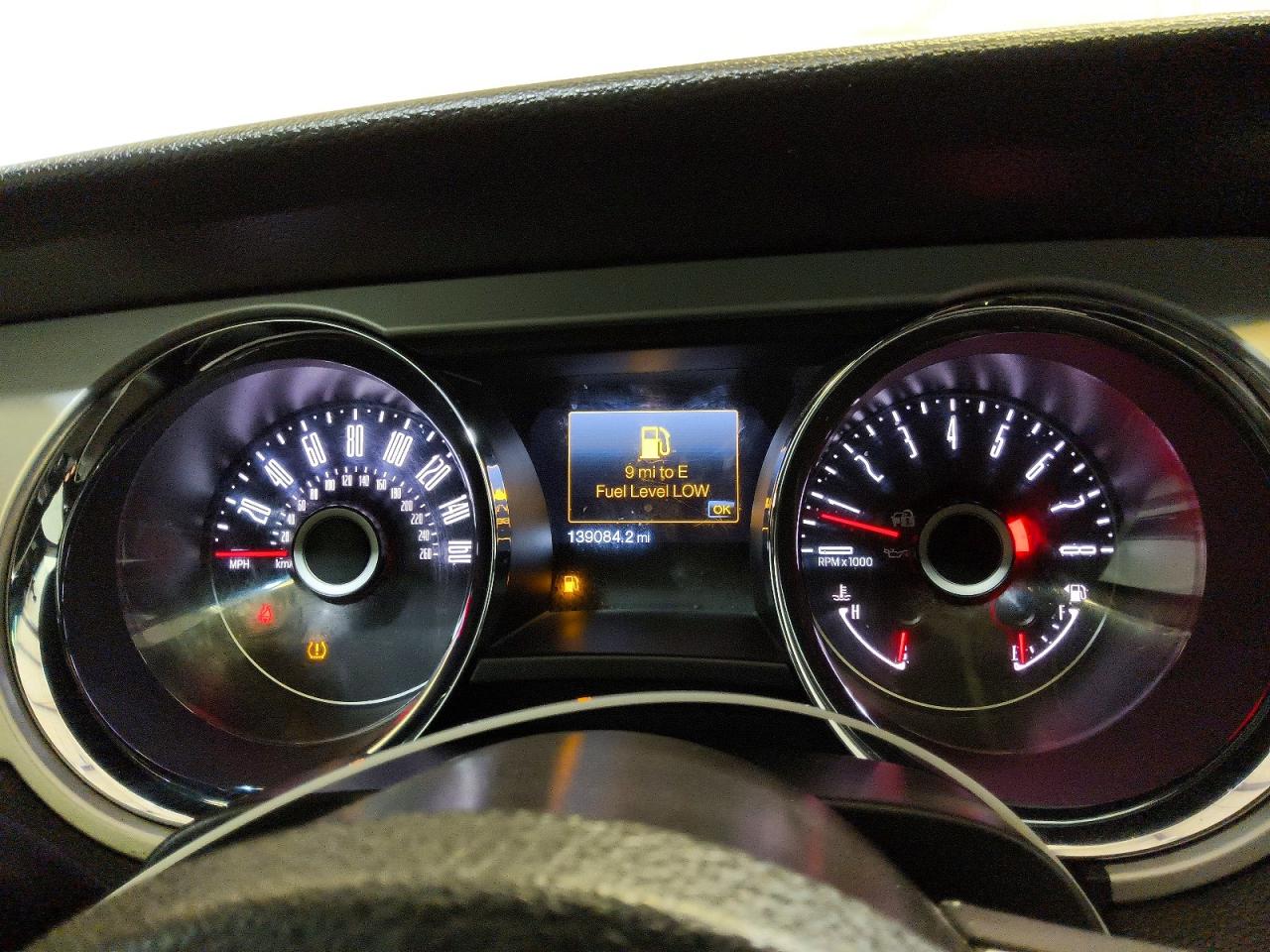 2014 Ford Mustang Red vin: 1ZVBP8AM6E5321908