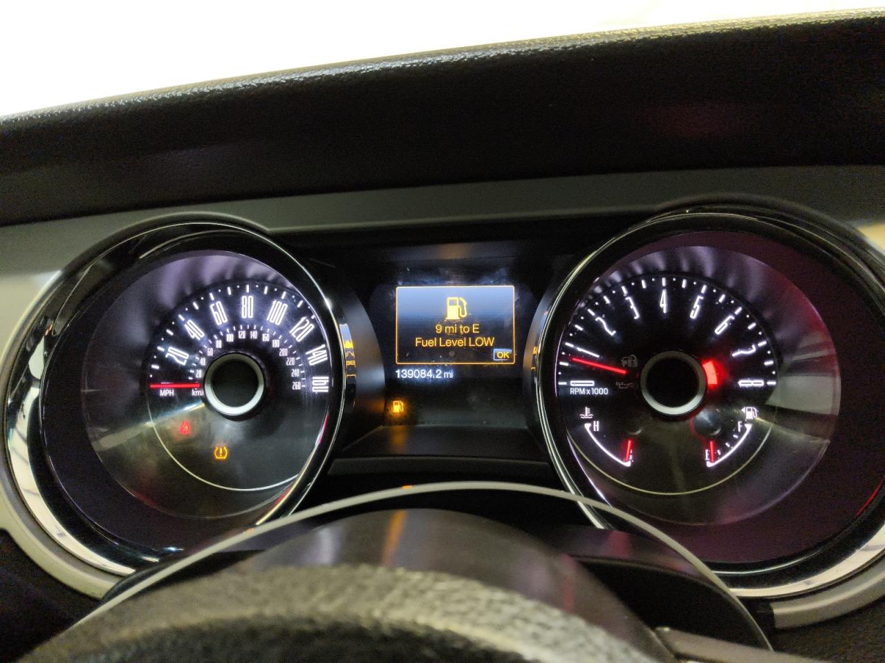 2014 Ford Mustang Red vin: 1ZVBP8AM6E5321908 Damage: Warning - Tire Pressure, On, Unacceptable