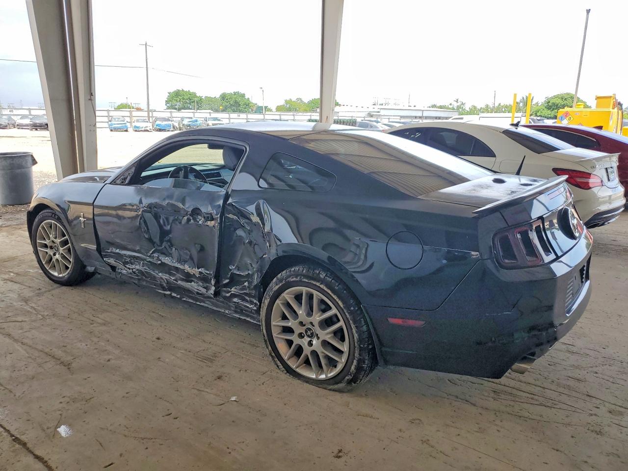 2014 Ford Mustang Black vin: 1ZVBP8AM6E5334402