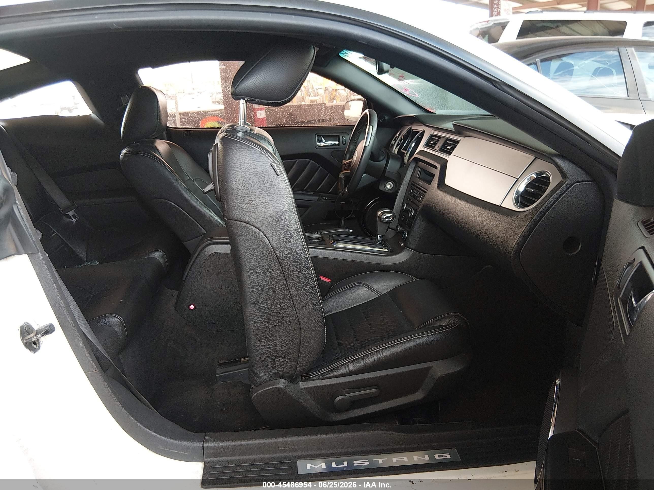 2011 Ford Mustang V6/v6 Premium White vin: 1ZVBP8AM7B5103813