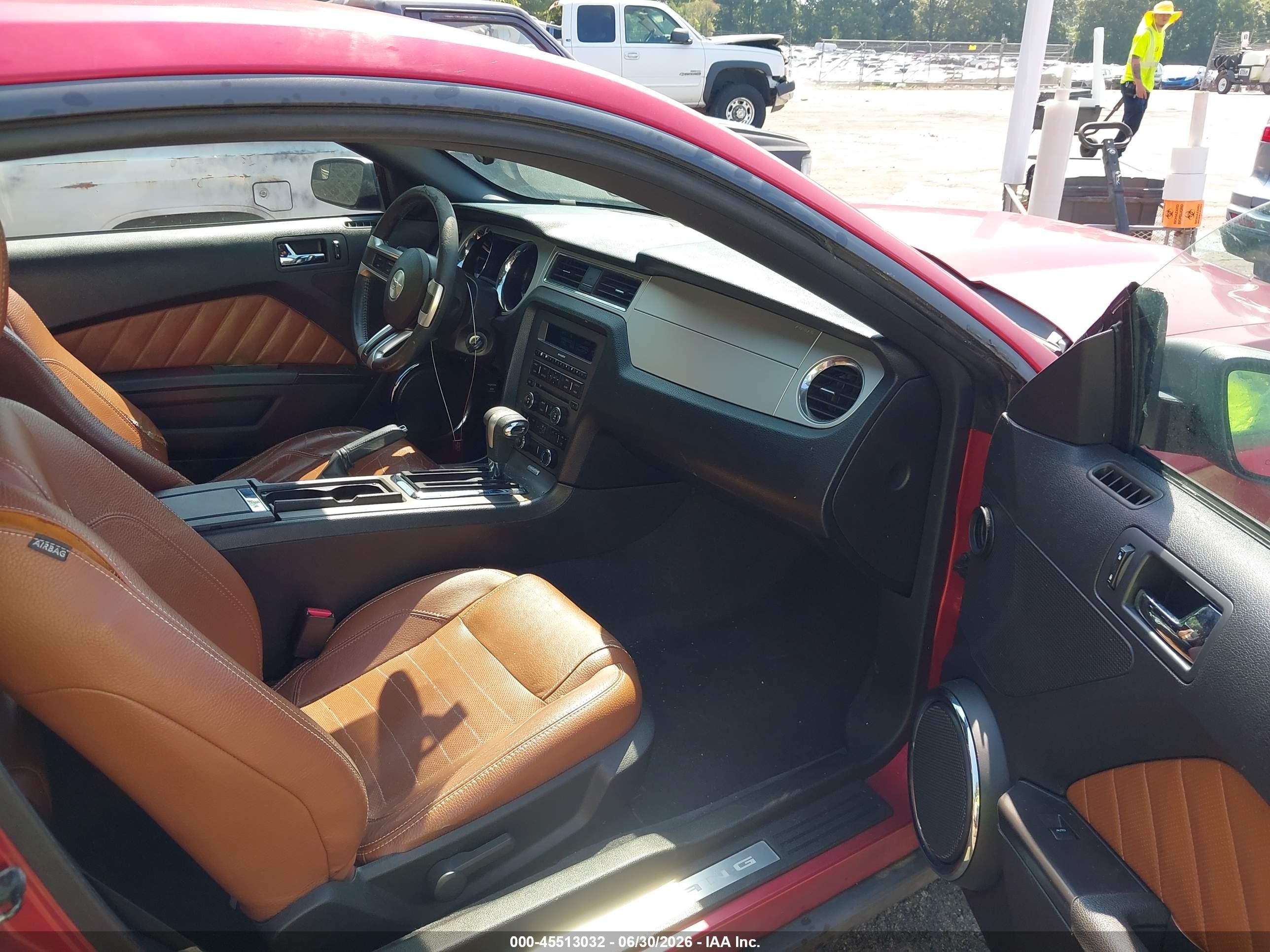 2011 Ford Mustang V6/v6 Premium Красный vin: 1ZVBP8AM7B5119798