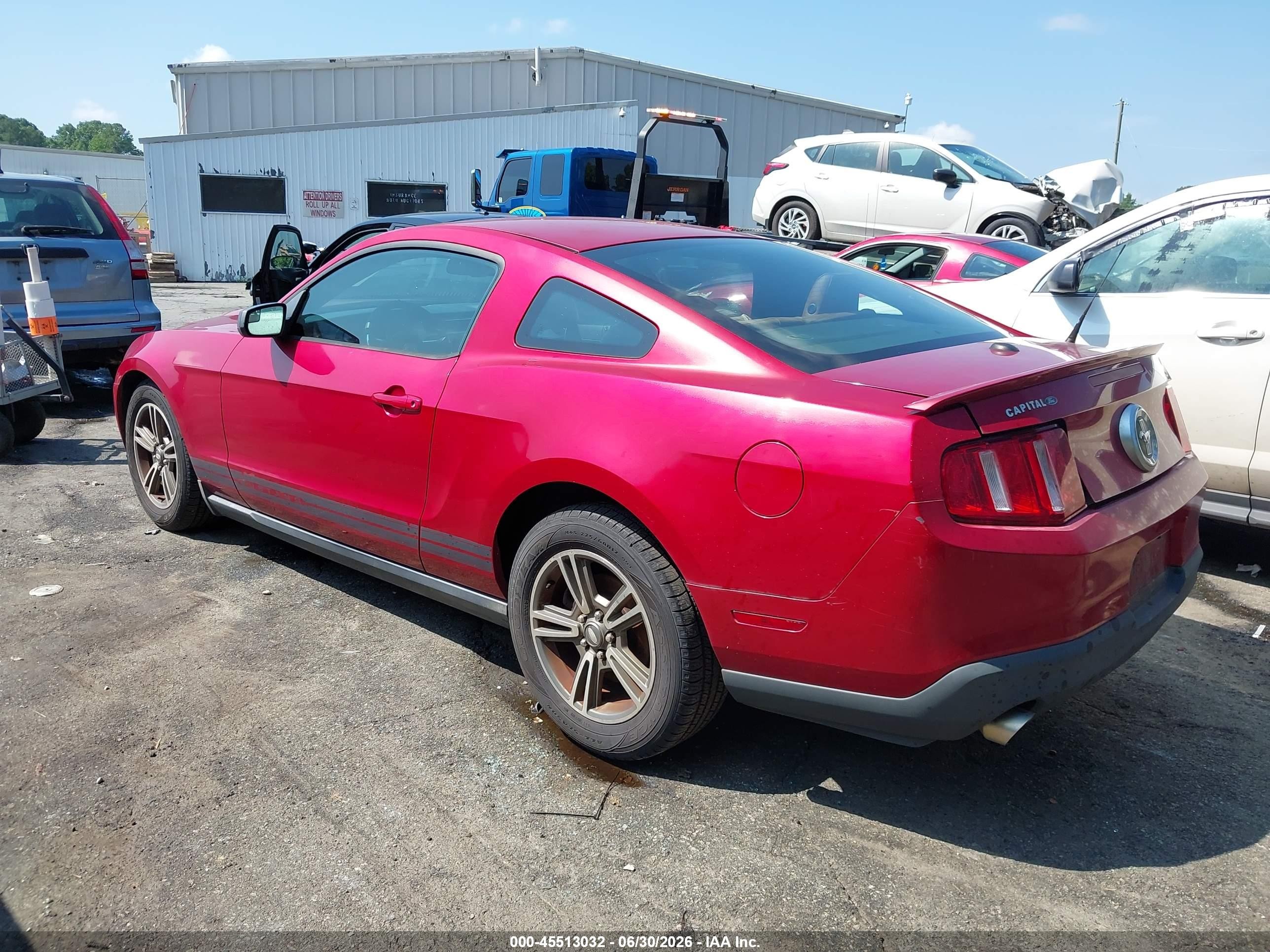 2011 Ford Mustang V6/v6 Premium Красный vin: 1ZVBP8AM7B5119798