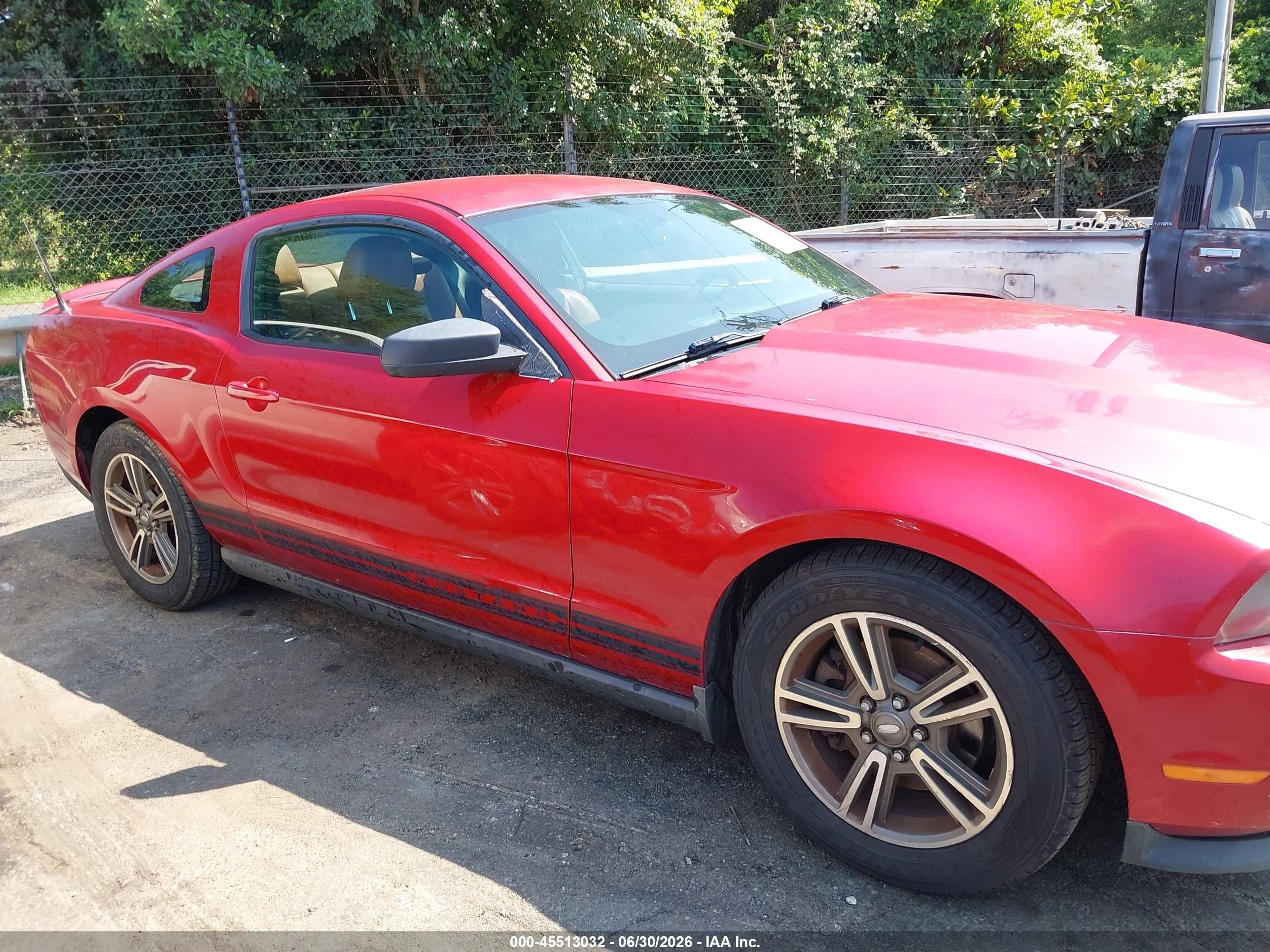 2011 Ford Mustang V6/v6 Premium Красный vin: 1ZVBP8AM7B5119798