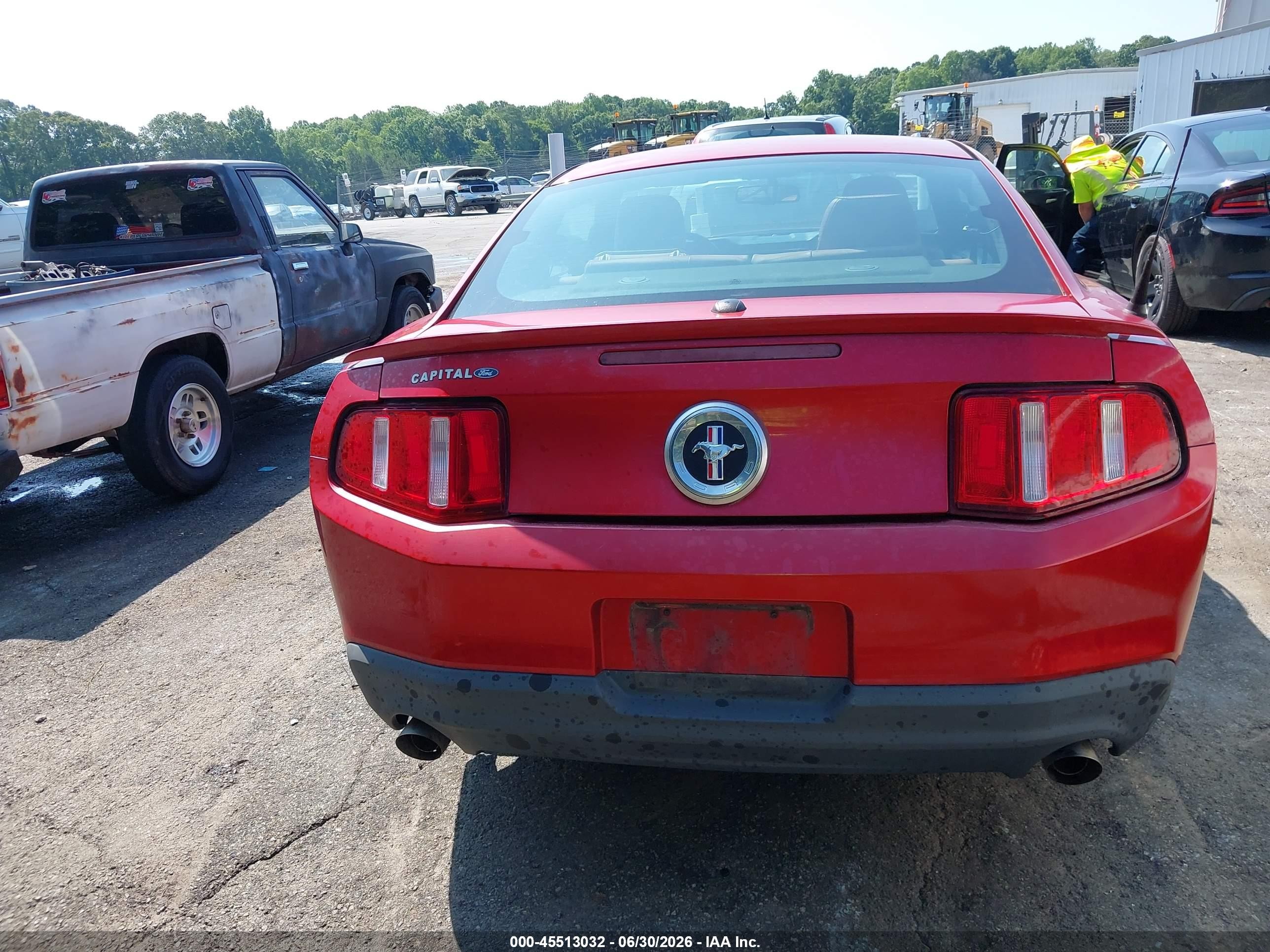 2011 Ford Mustang V6/v6 Premium Красный vin: 1ZVBP8AM7B5119798