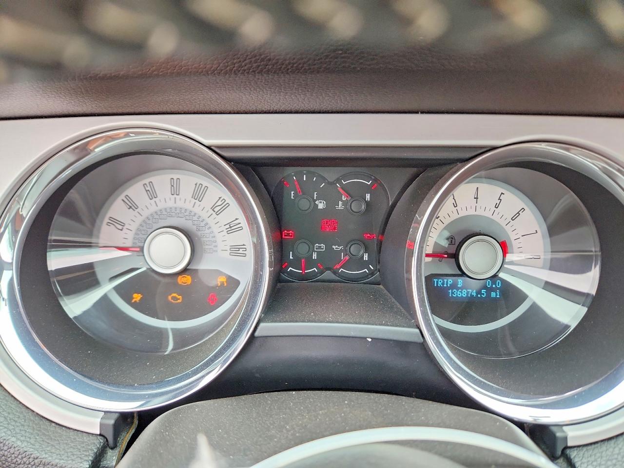 2011 Ford Mustang Red vin: 1ZVBP8AM7B5139551