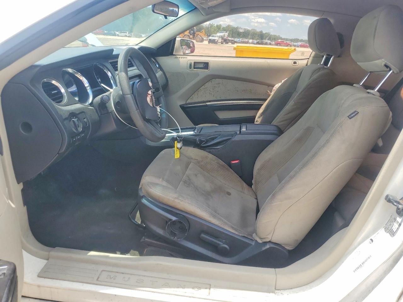 2011 Ford Mustang White vin: 1ZVBP8AM7B5165101