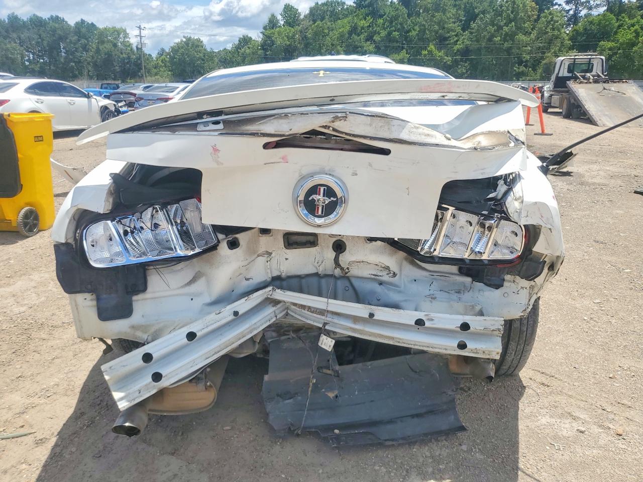 2011 Ford Mustang White vin: 1ZVBP8AM7B5165101