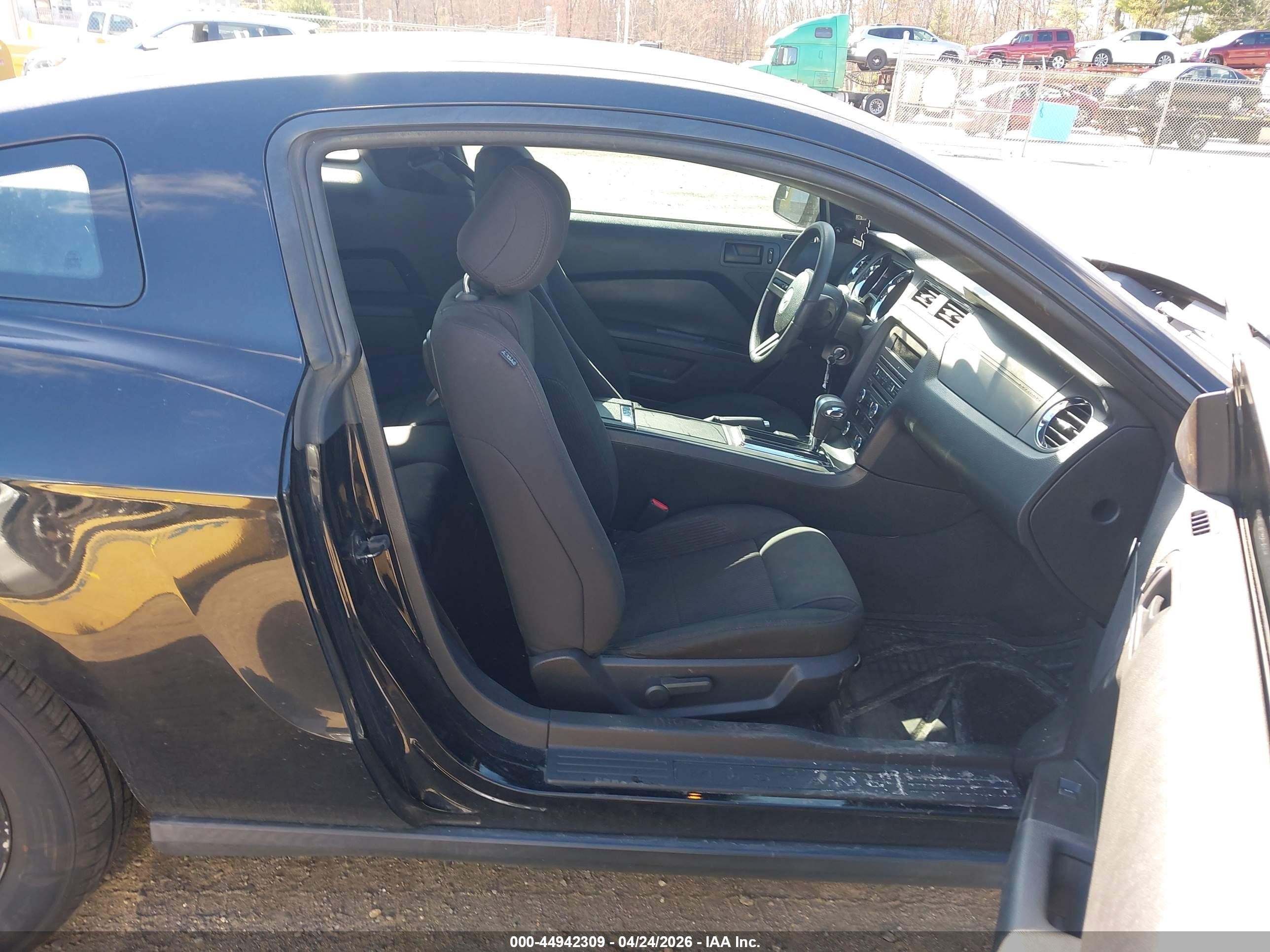 2012 Ford Mustang V6 Black vin: 1ZVBP8AM7C5276720