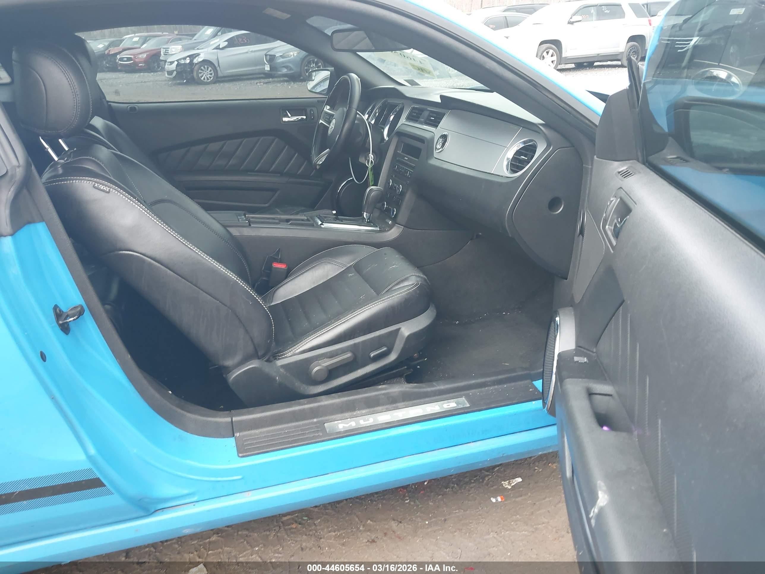 2013 Ford Mustang V6 Синий vin: 1ZVBP8AM7D5215109