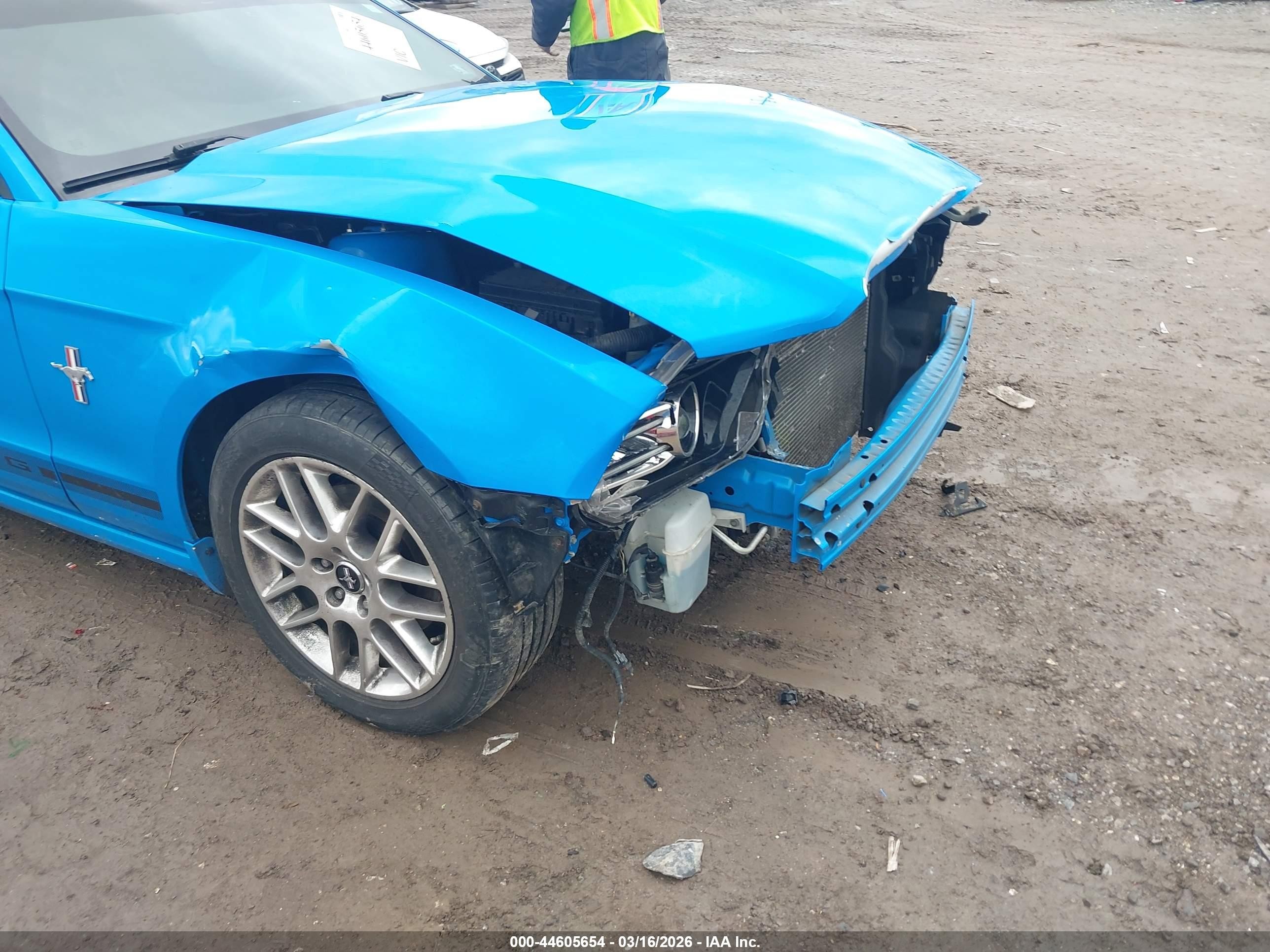 2013 Ford Mustang V6 Синий vin: 1ZVBP8AM7D5215109