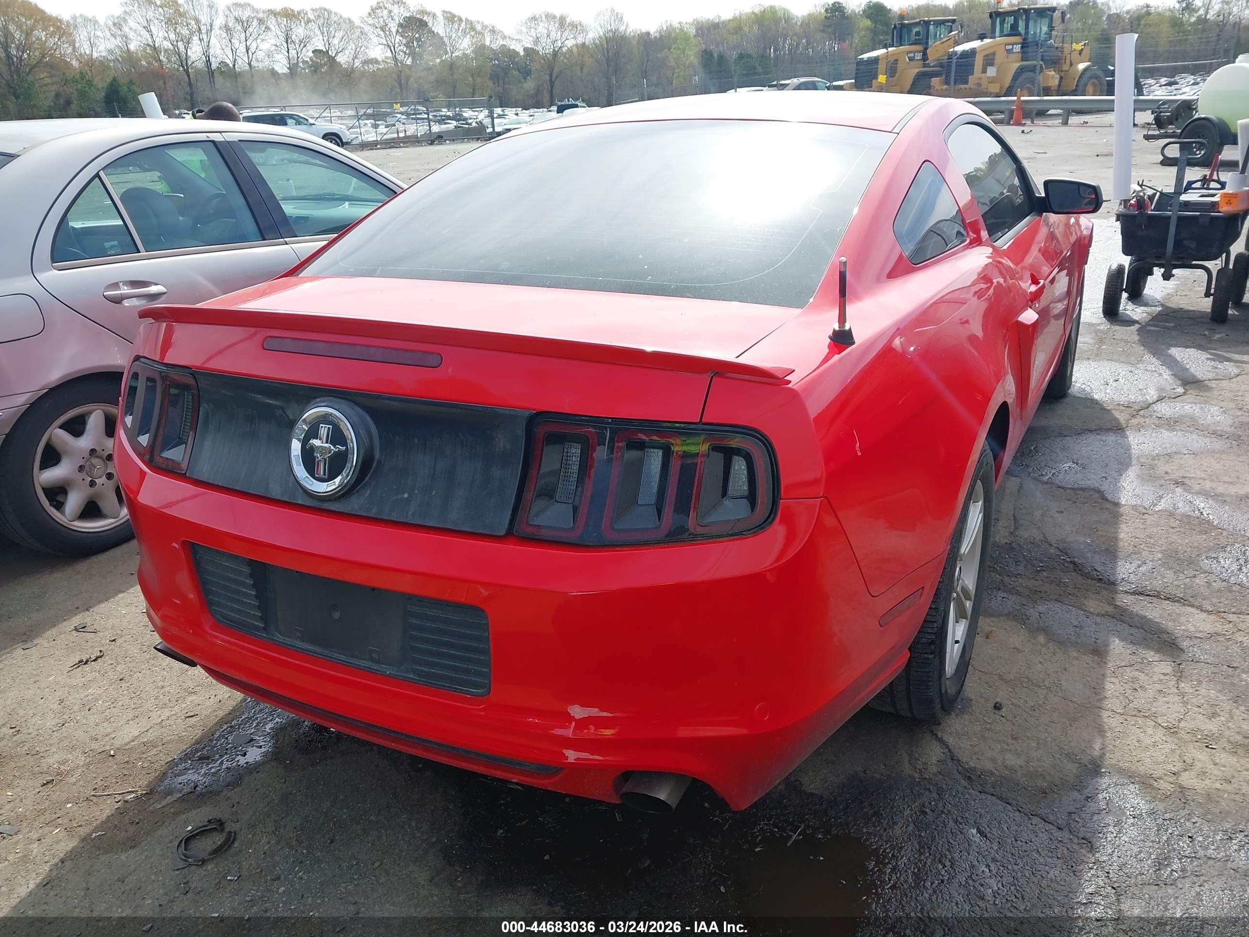 2013 Ford Mustang V6 Red vin: 1ZVBP8AM7D5262365