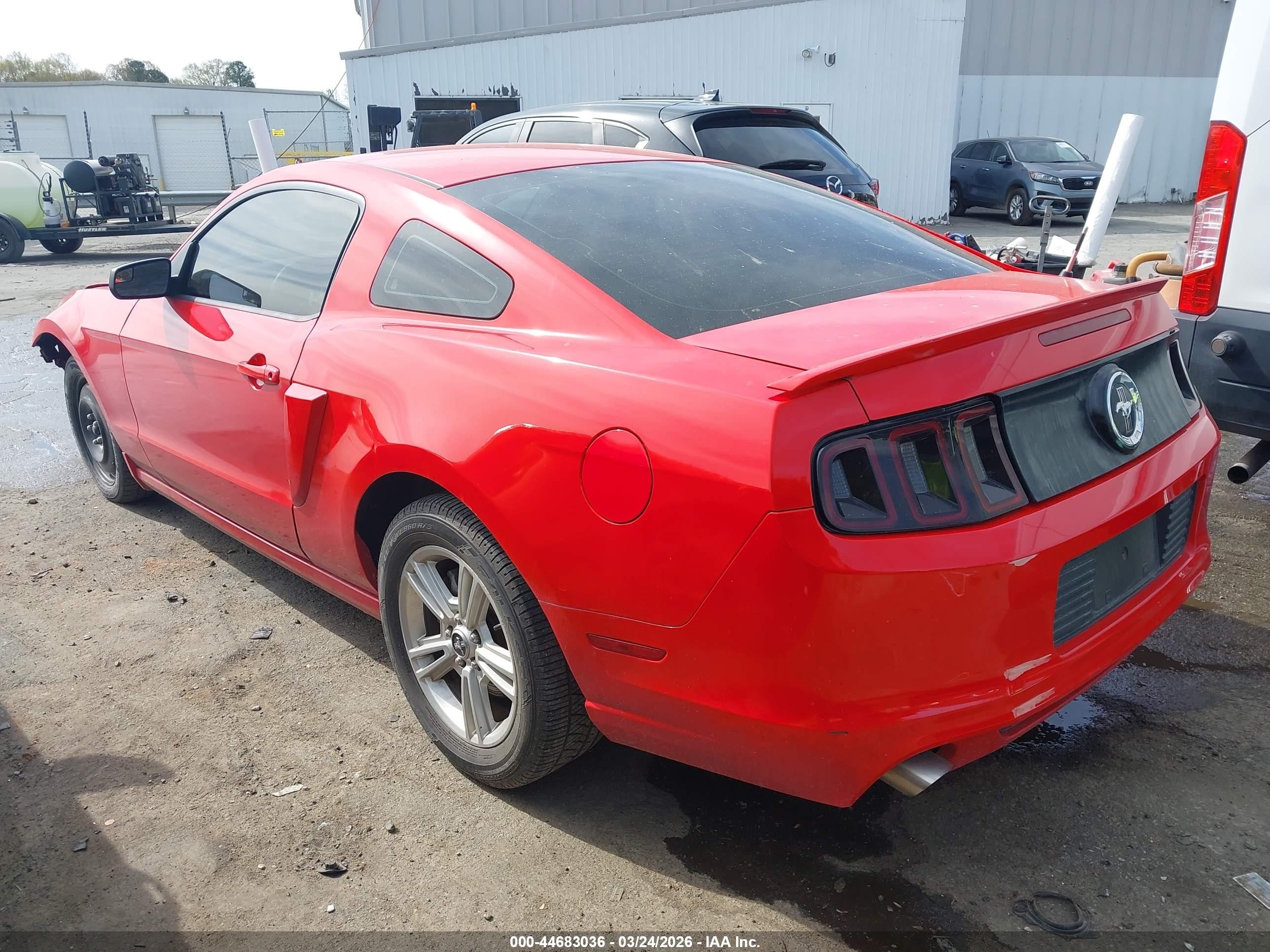2013 Ford Mustang V6 Red vin: 1ZVBP8AM7D5262365