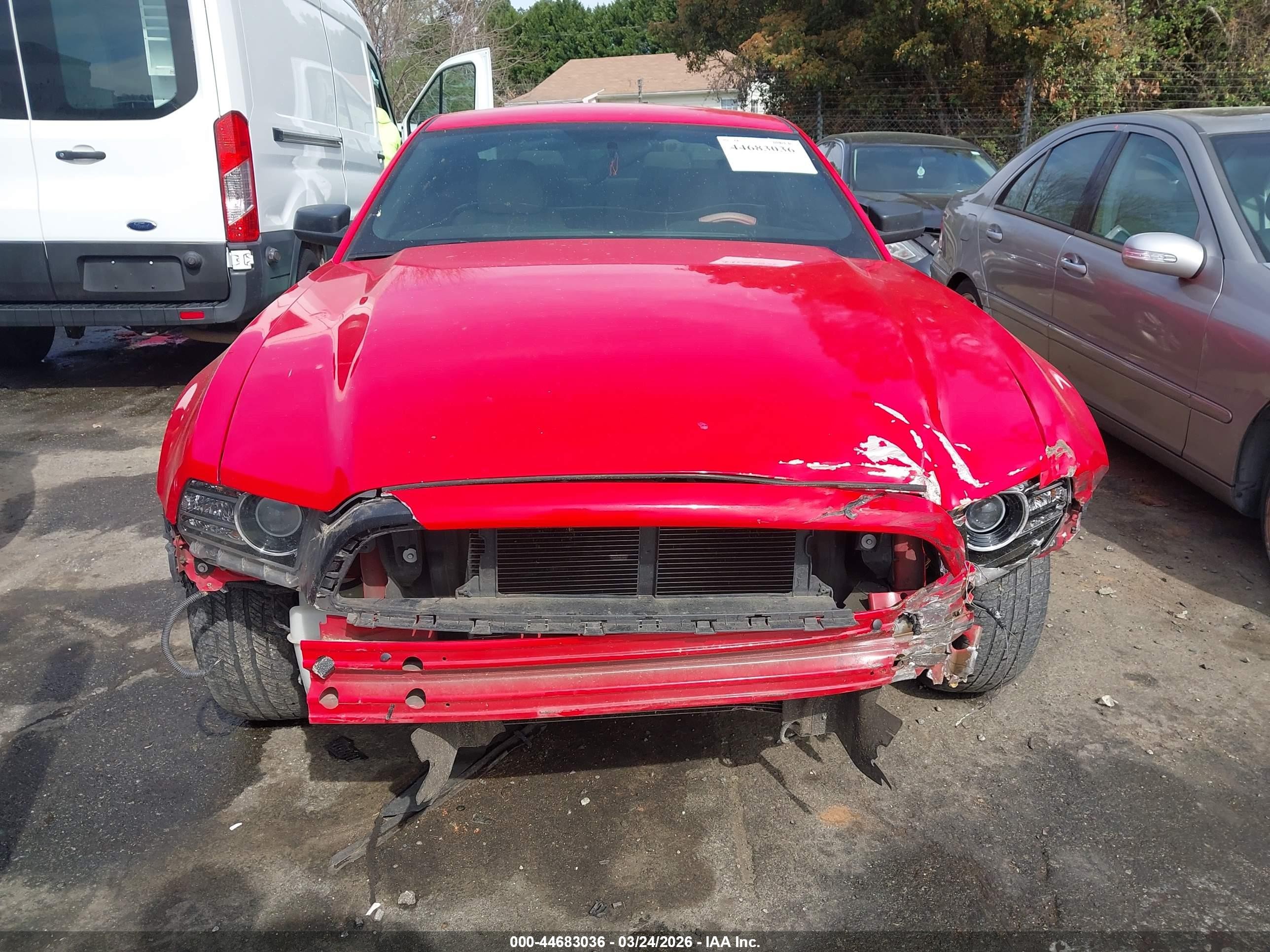 2013 Ford Mustang V6 Red vin: 1ZVBP8AM7D5262365