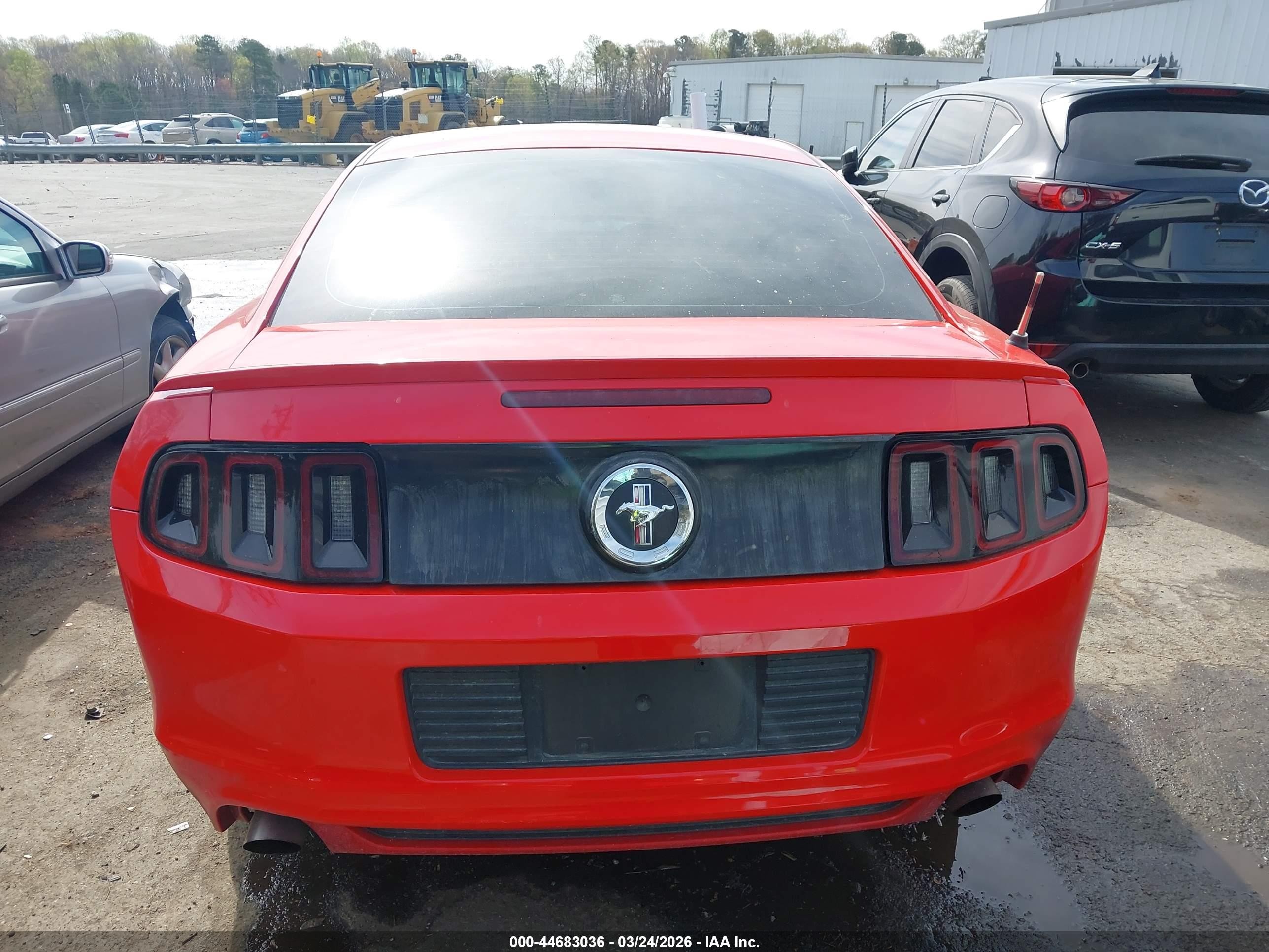 2013 Ford Mustang V6 Red vin: 1ZVBP8AM7D5262365