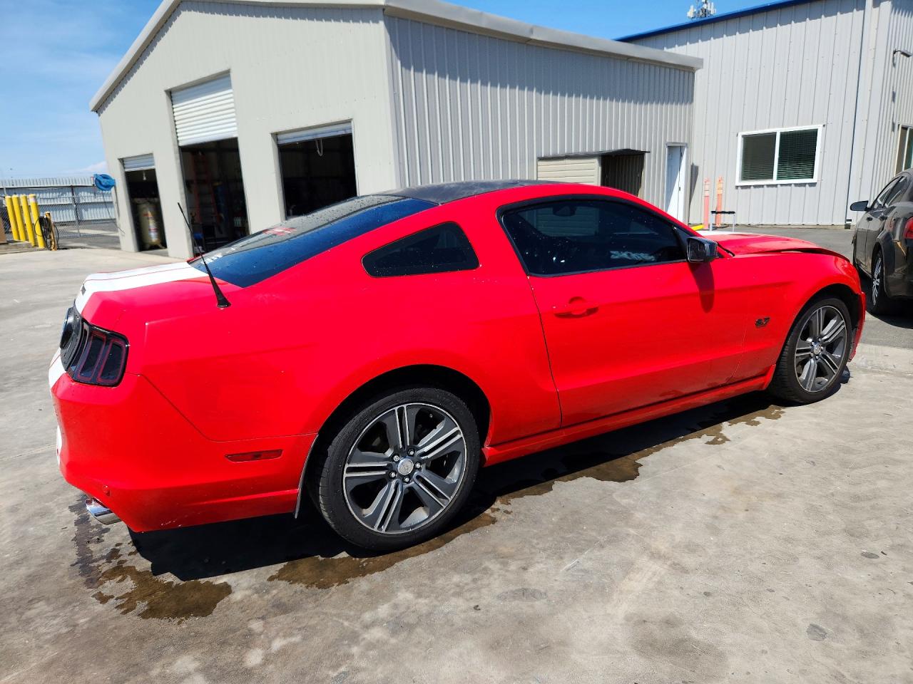 2013 Ford Mustang Red vin: 1ZVBP8AM7D5262558