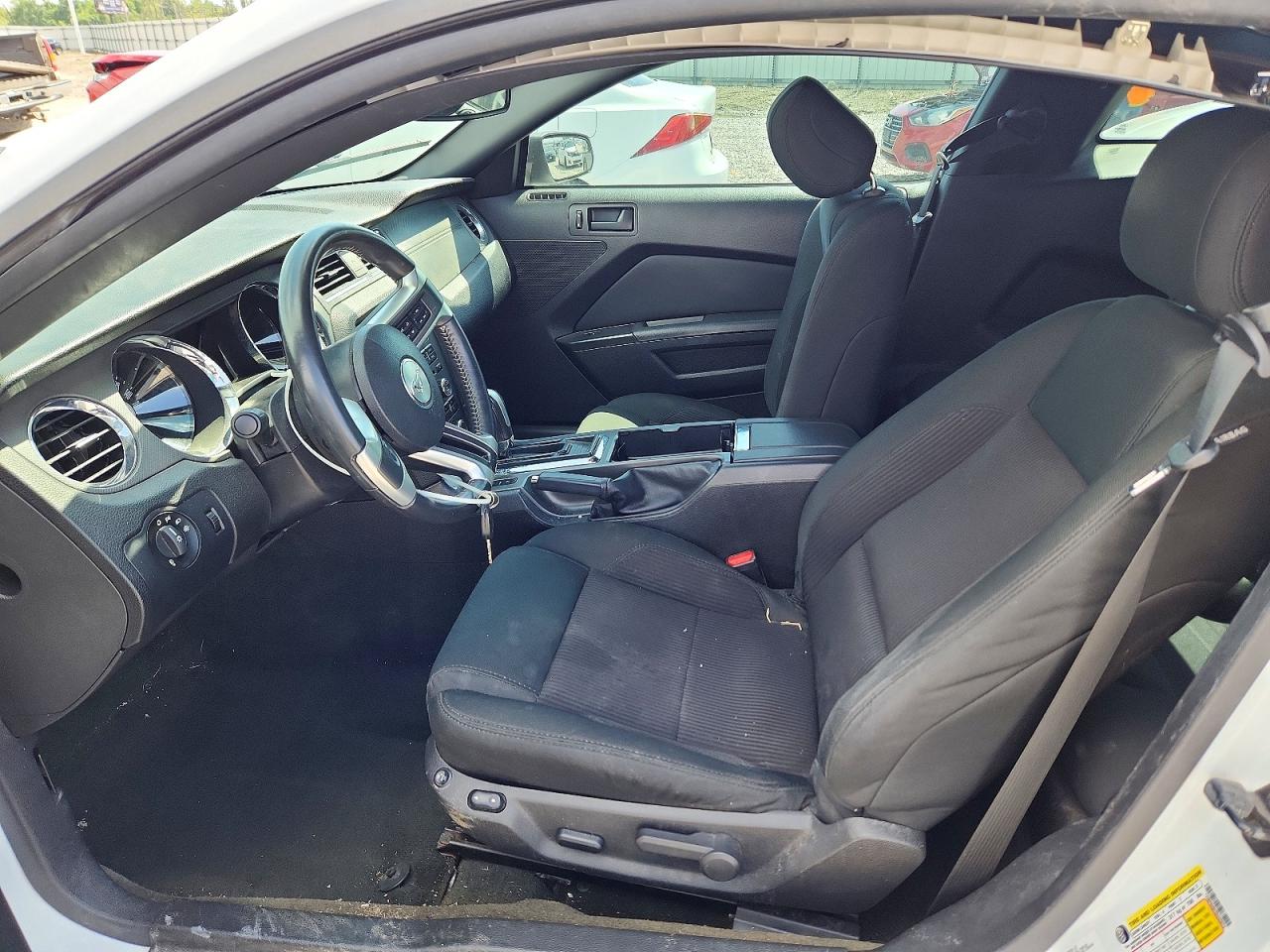 2014 Ford Mustang White vin: 1ZVBP8AM7E5203673
