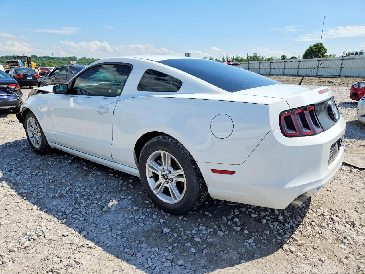 2014 Ford Mustang White vin: 1ZVBP8AM7E5203673