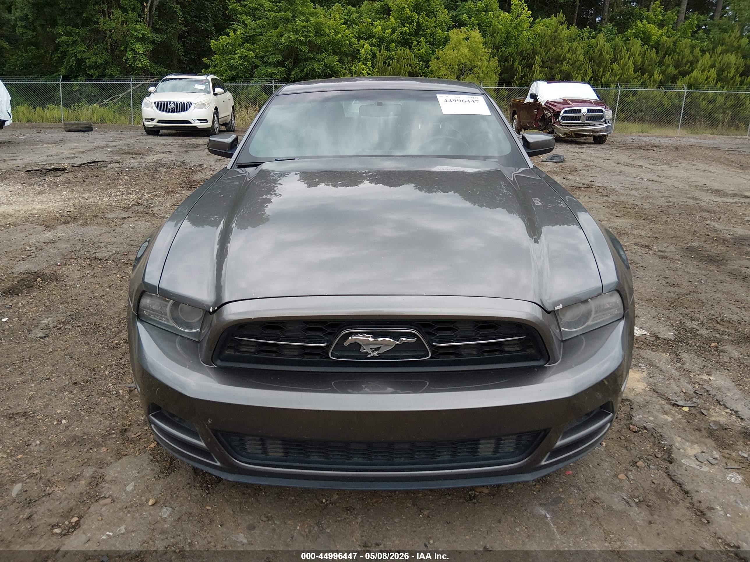 2014 Ford Mustang V6 Premium Черный vin: 1ZVBP8AM7E5218688