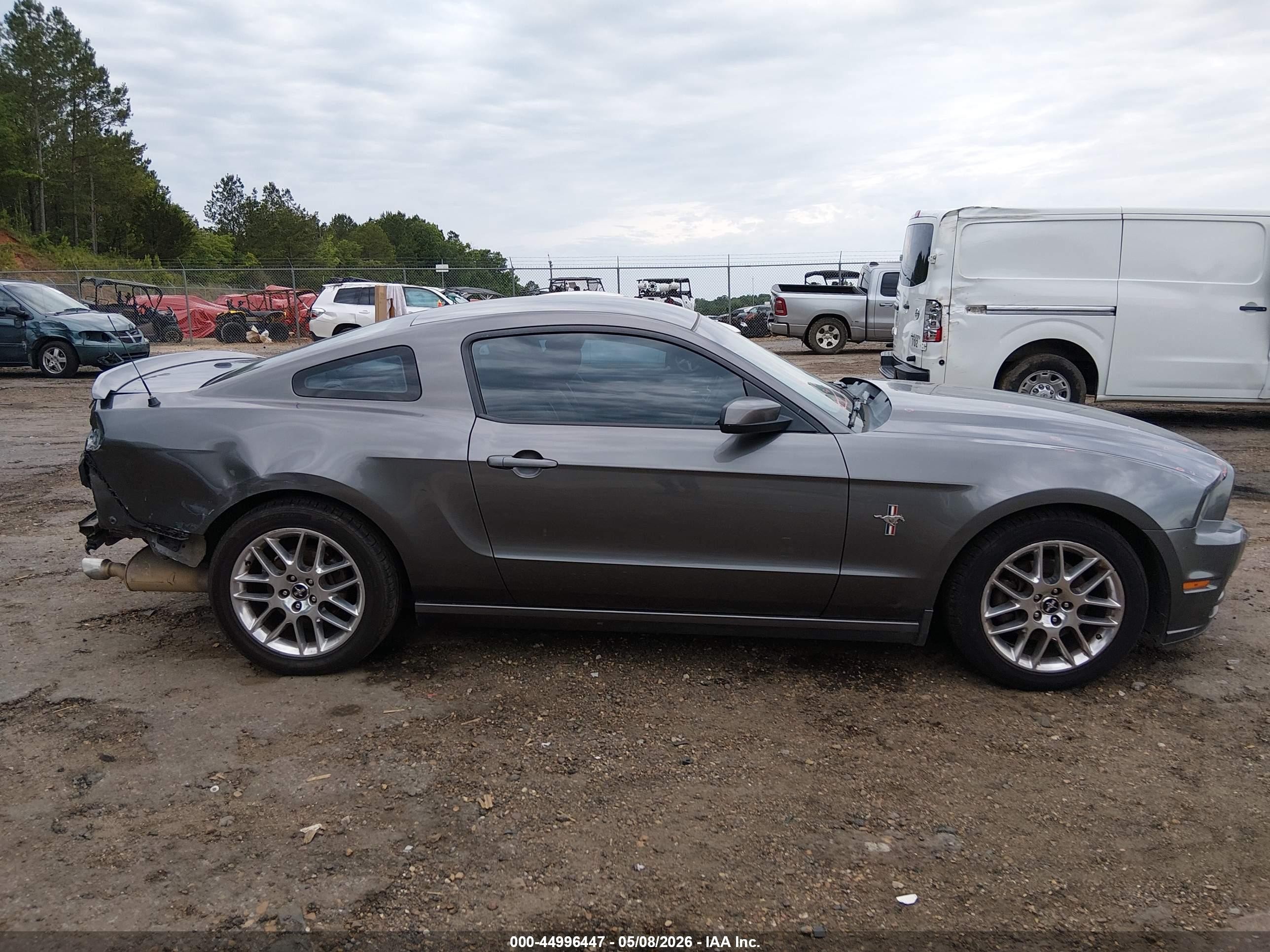 2014 Ford Mustang V6 Premium Черный vin: 1ZVBP8AM7E5218688