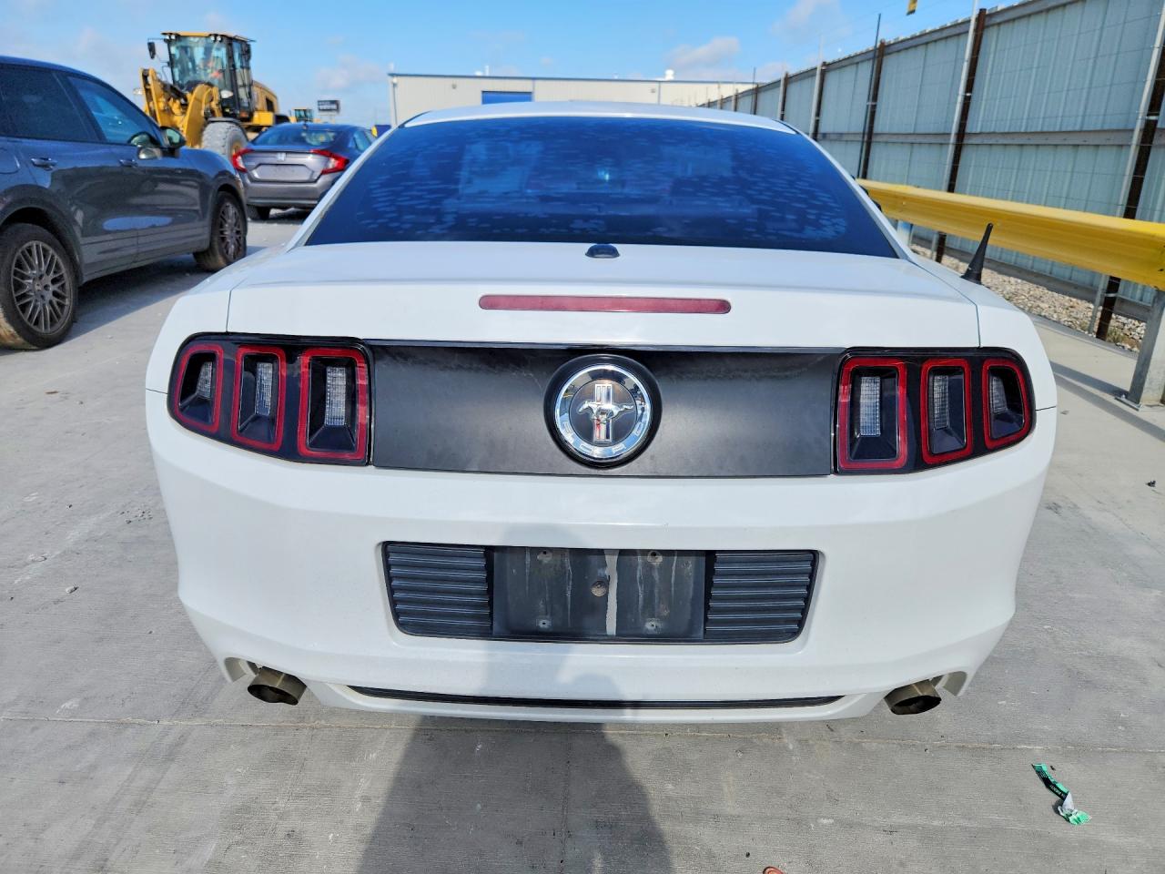2014 Ford Mustang White vin: 1ZVBP8AM7E5264523