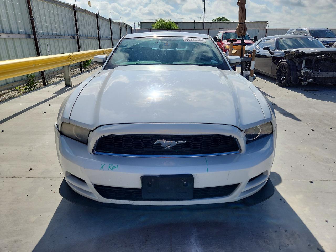 2014 Ford Mustang White vin: 1ZVBP8AM7E5264523