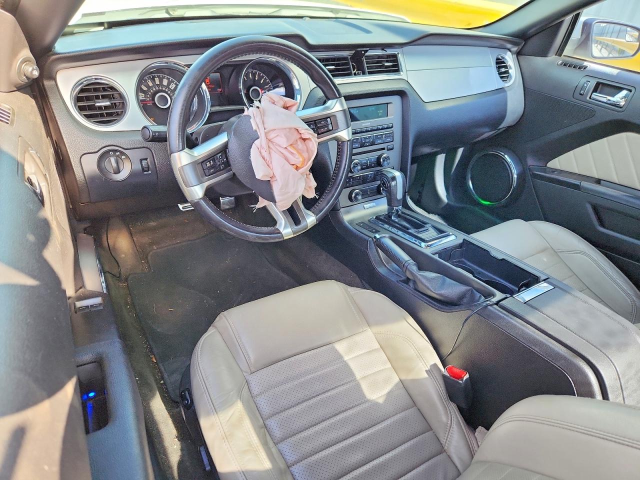 2014 Ford Mustang White vin: 1ZVBP8AM7E5264523