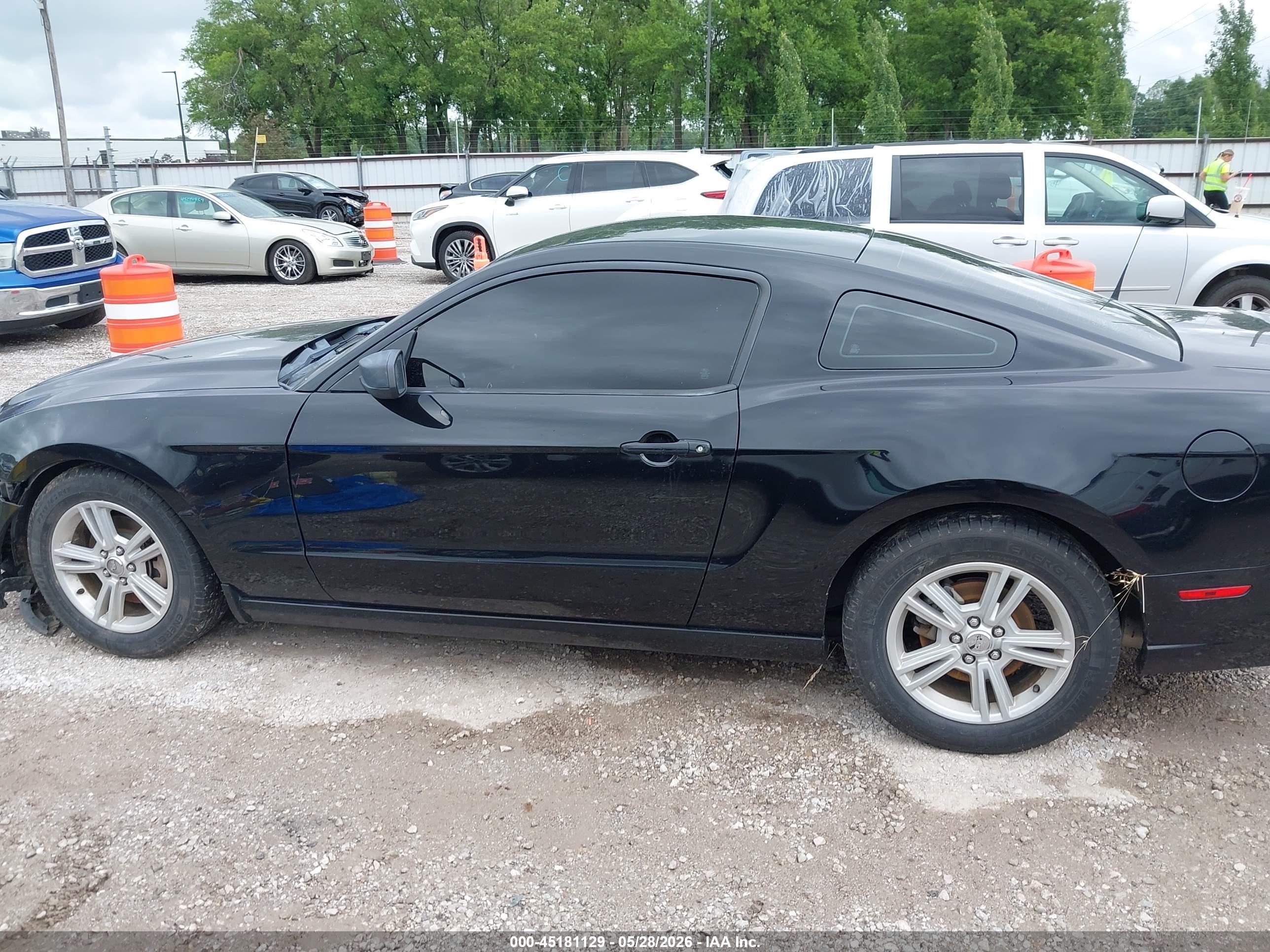 2014 Ford Mustang V6 Black vin: 1ZVBP8AM7E5281001