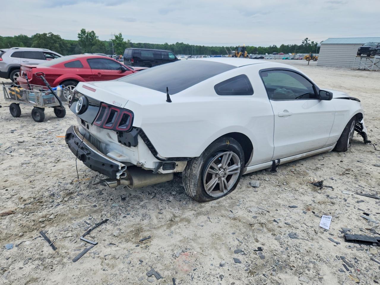 2014 Ford Mustang White vin: 1ZVBP8AM7E5302087