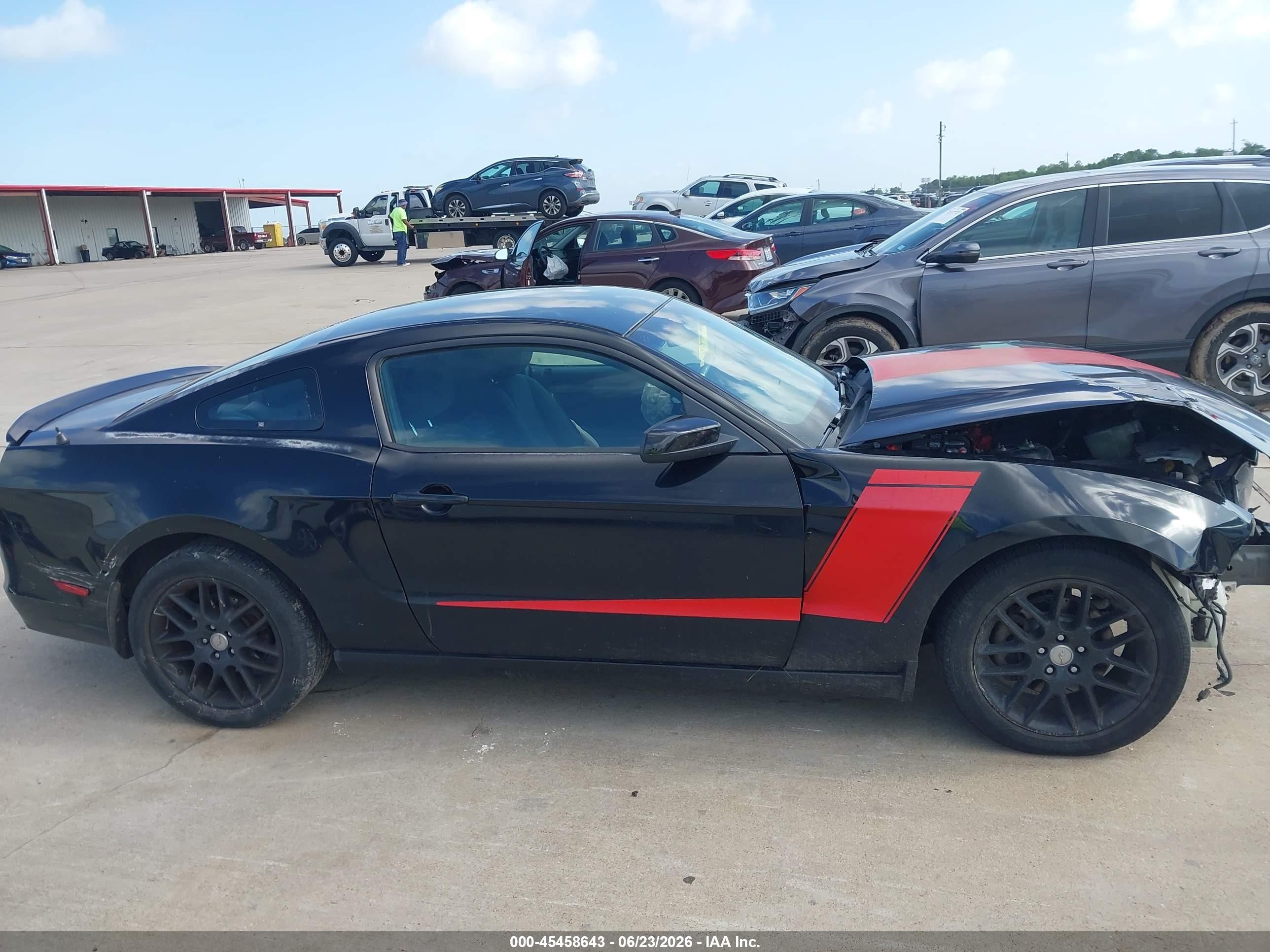 2014 Ford Mustang V6 Black vin: 1ZVBP8AM7E5303949