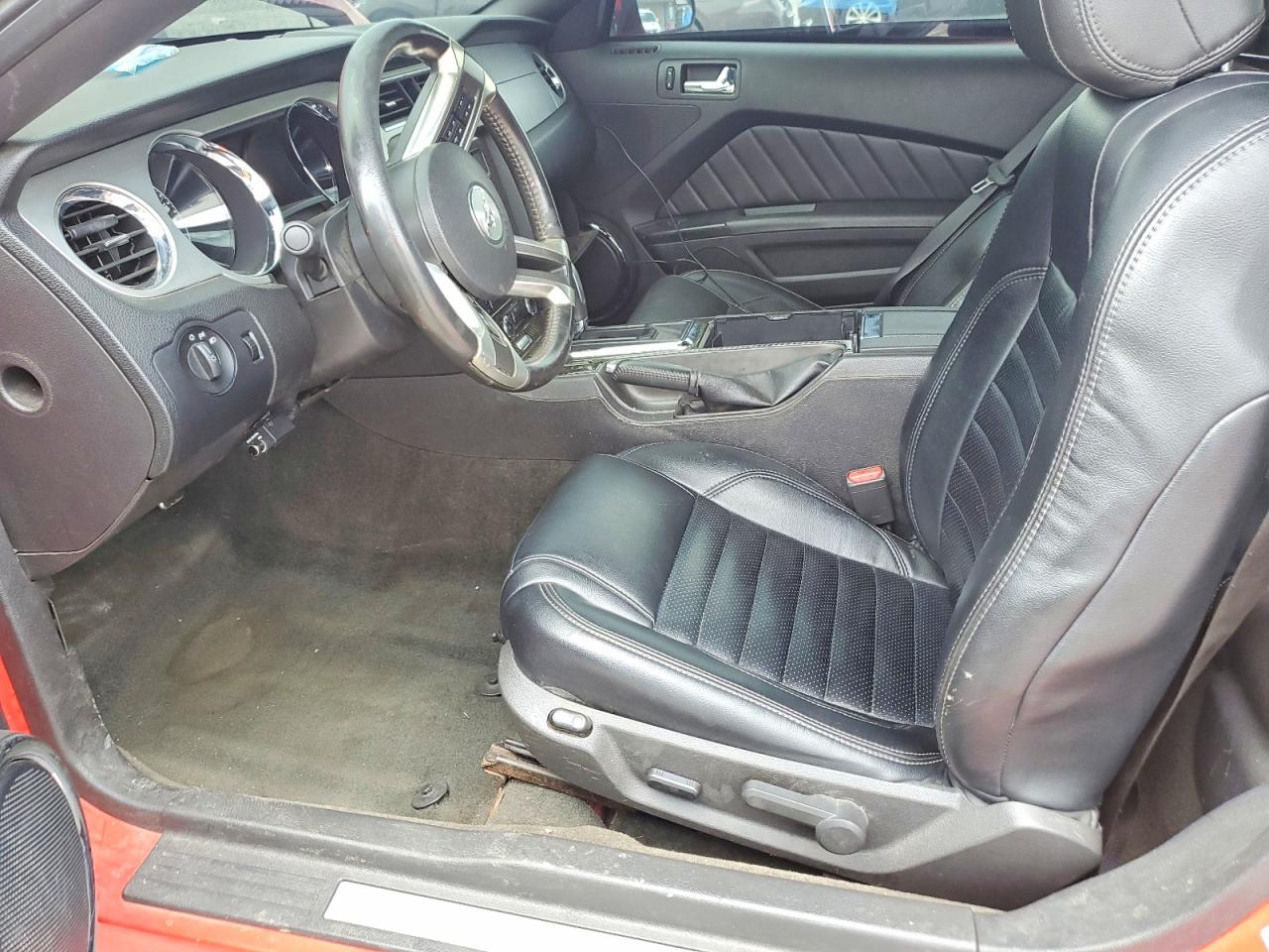 2014 Ford Mustang Red vin: 1ZVBP8AM7E5328897