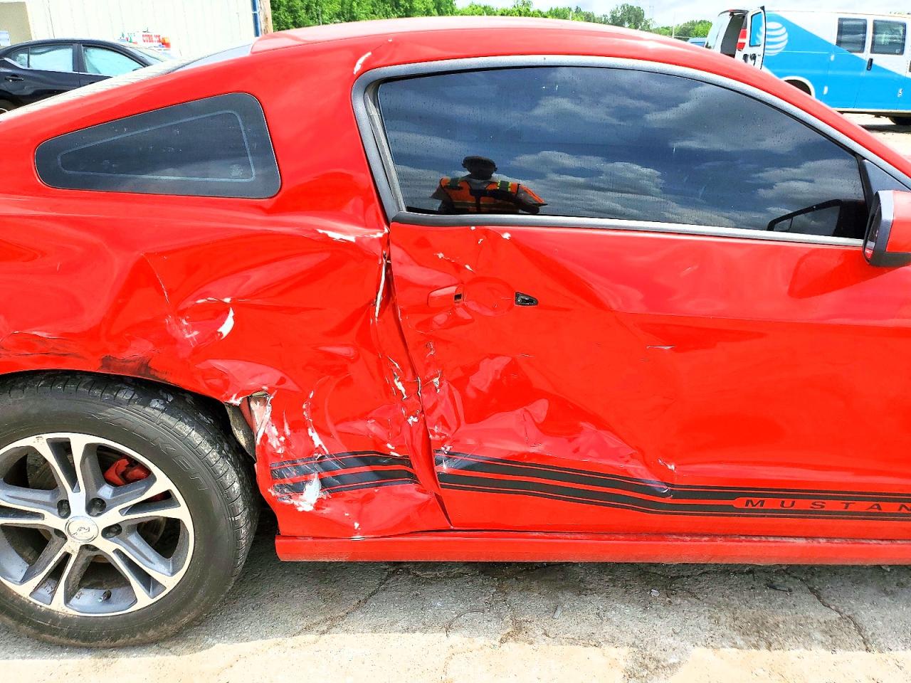 2014 Ford Mustang Red vin: 1ZVBP8AM7E5328897