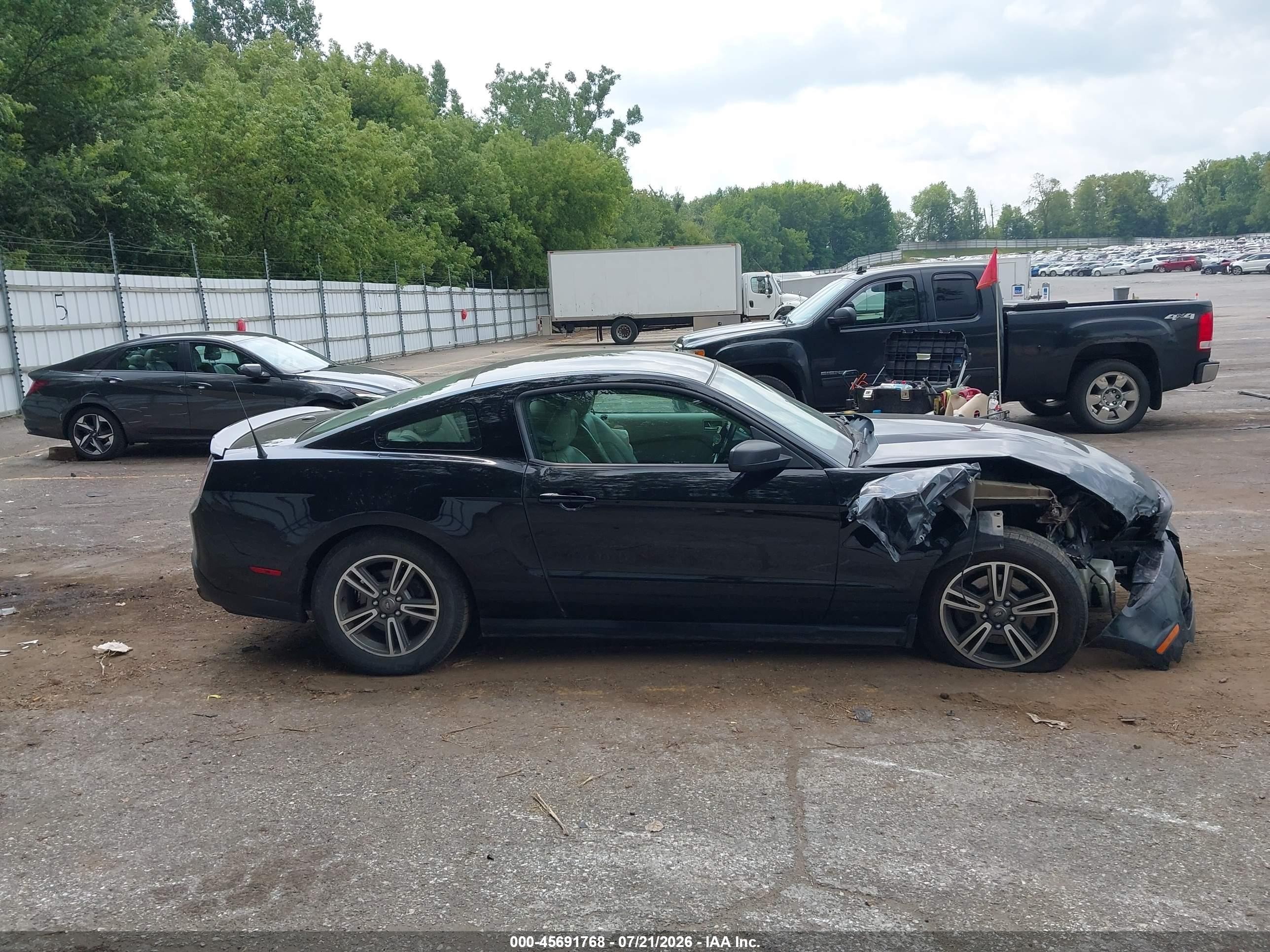 2011 Ford Mustang V6 Premium Black vin: 1ZVBP8AM8B5143673