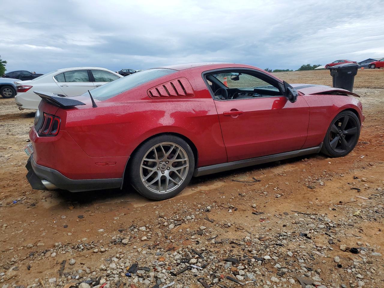 2011 Ford Mustang Red vin: 1ZVBP8AM8B5164538