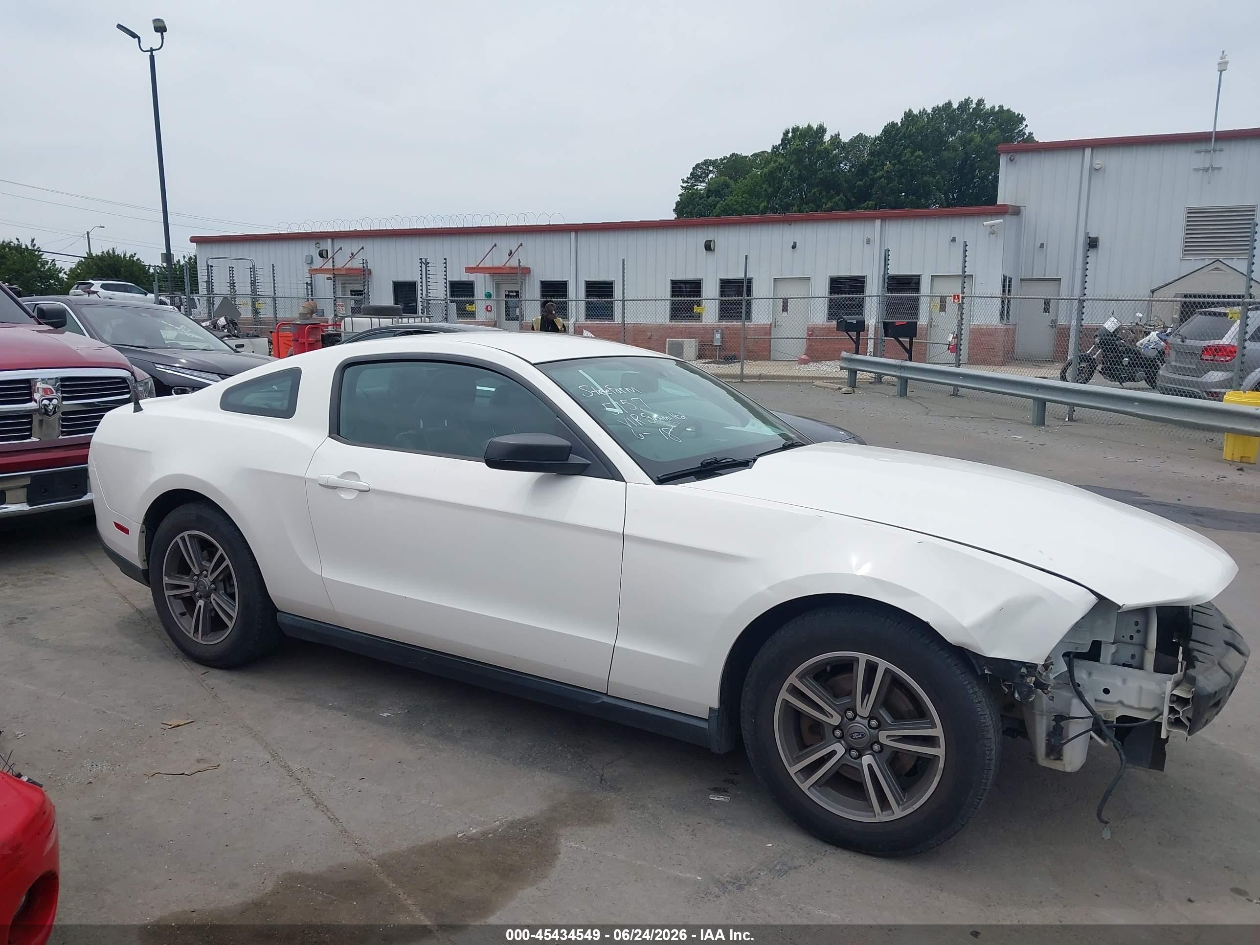 2011 Ford Mustang V6/v6 Premium White vin: 1ZVBP8AM8B5166029