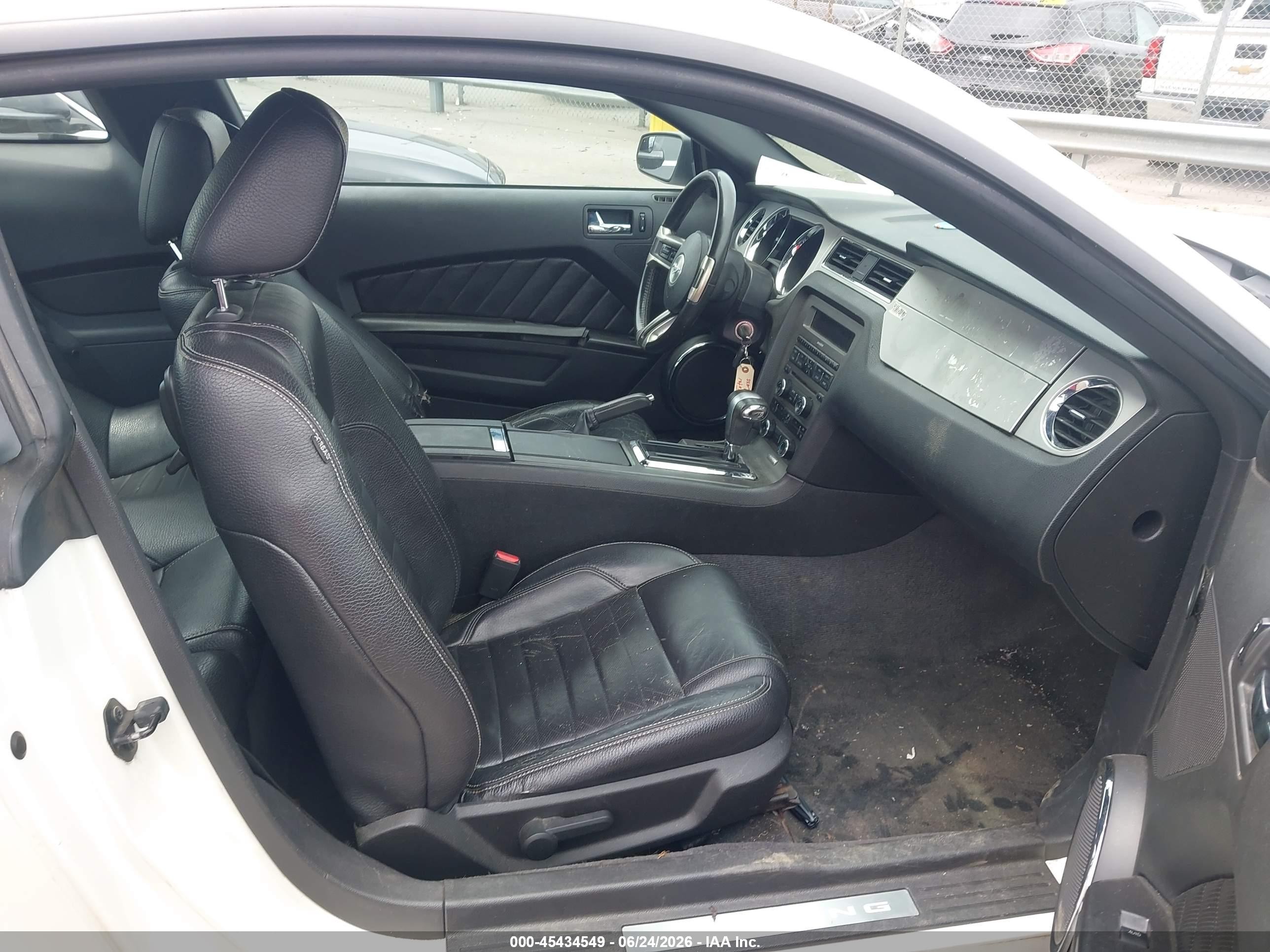 2011 Ford Mustang V6/v6 Premium White vin: 1ZVBP8AM8B5166029
