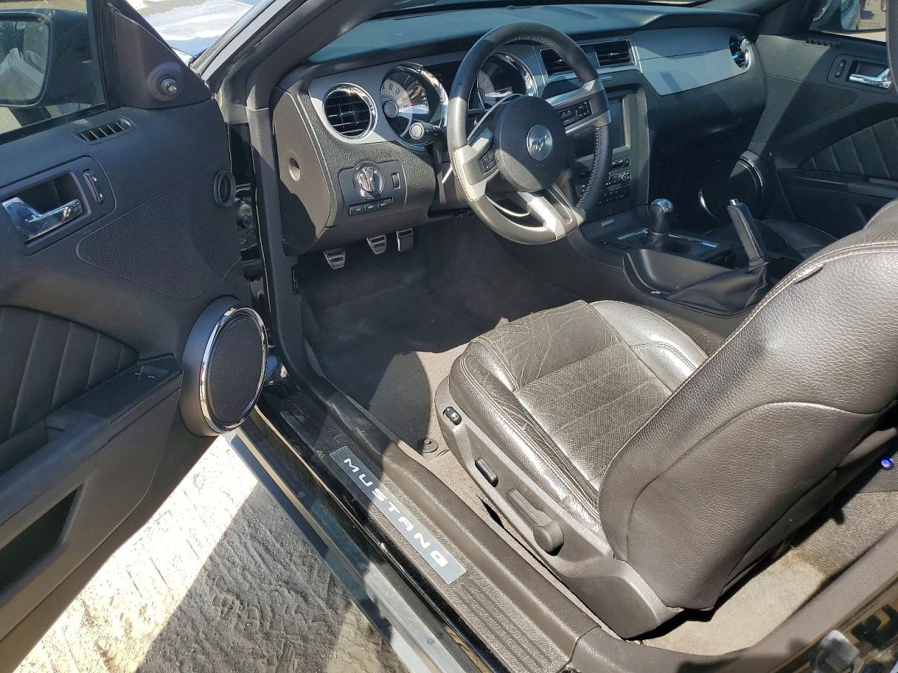 2011 Ford Mustang Черный vin: 1ZVBP8AM8B5167987