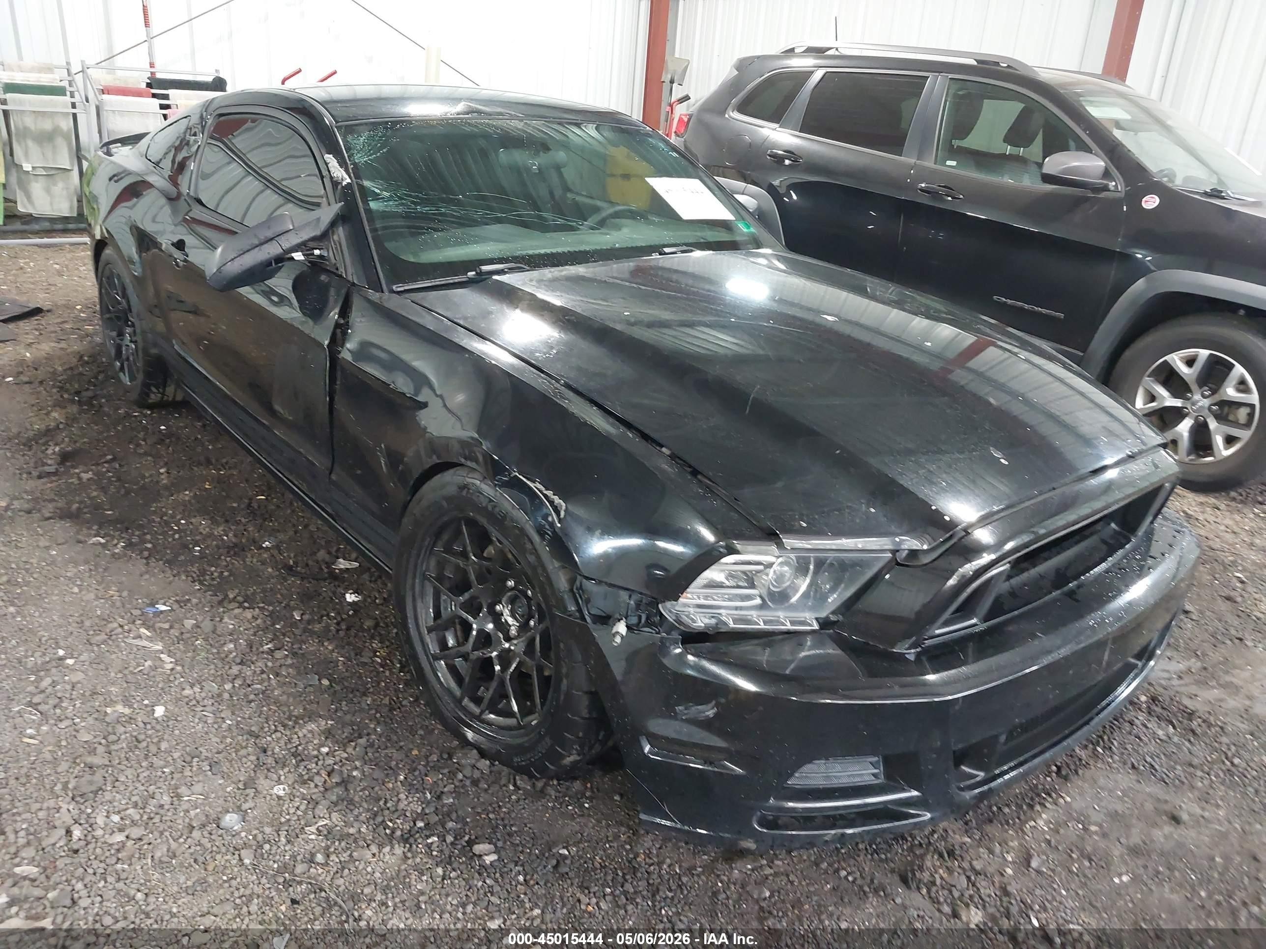 2013 Ford Mustang V6 Черный vin: 1ZVBP8AM8D5205849