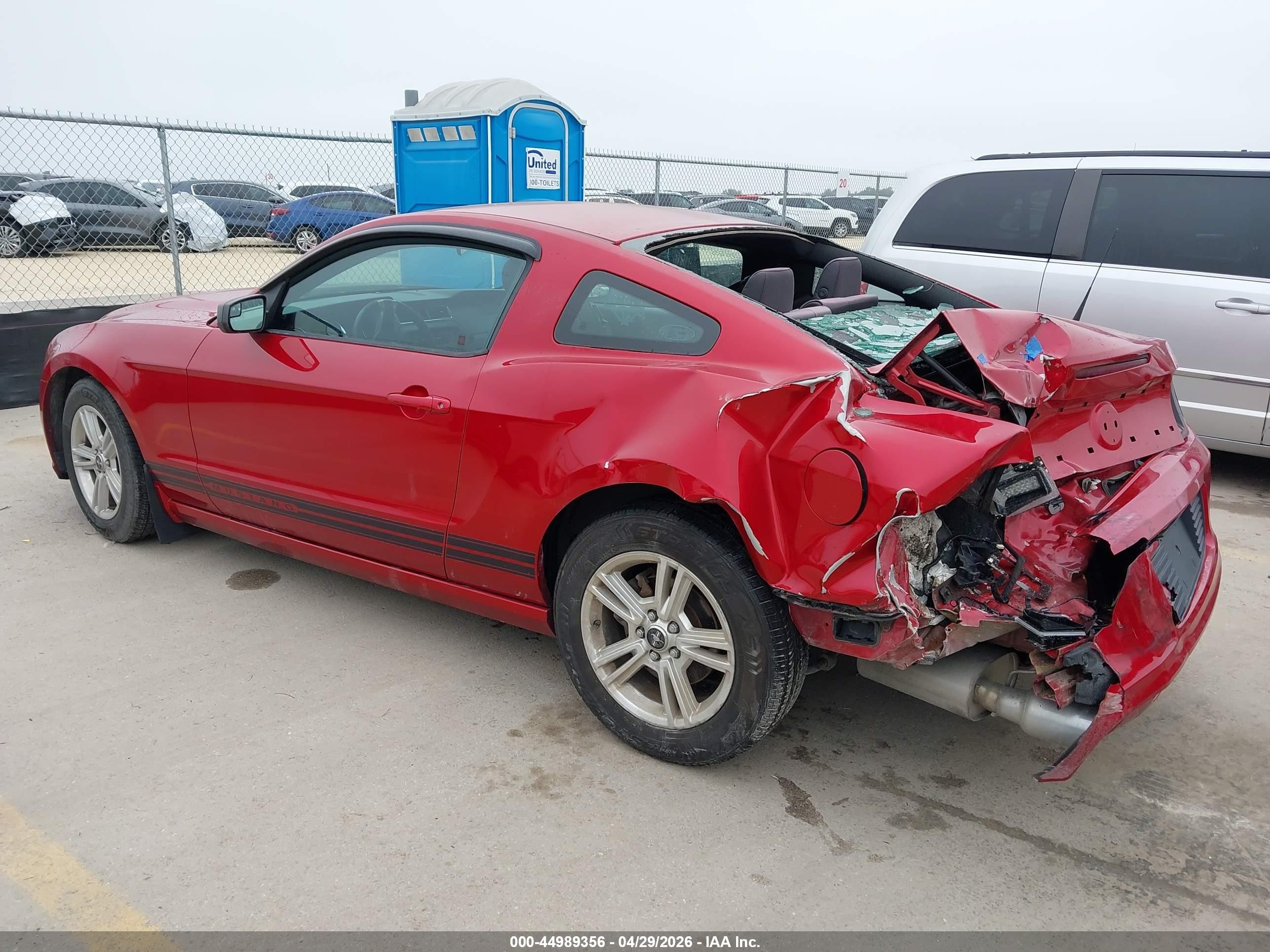 2013 Ford Mustang V6 Red vin: 1ZVBP8AM8D5225681