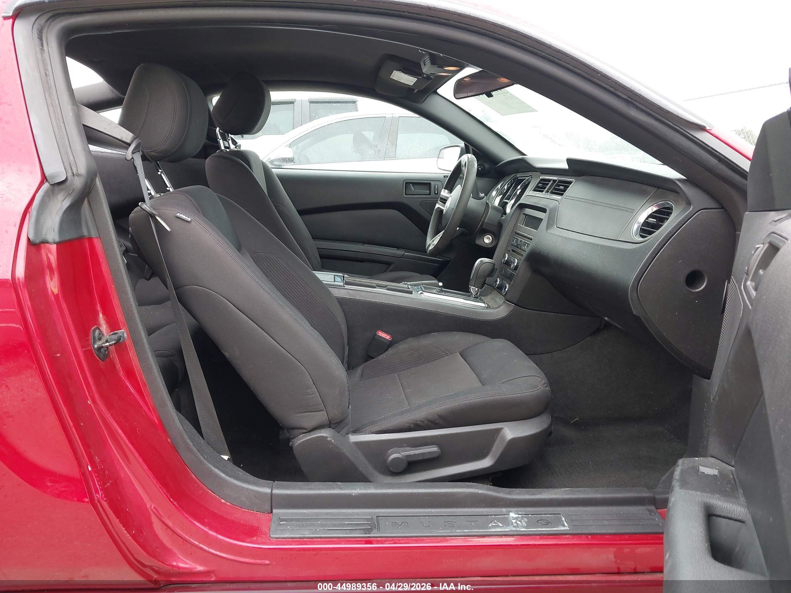 2013 Ford Mustang V6 Red vin: 1ZVBP8AM8D5225681