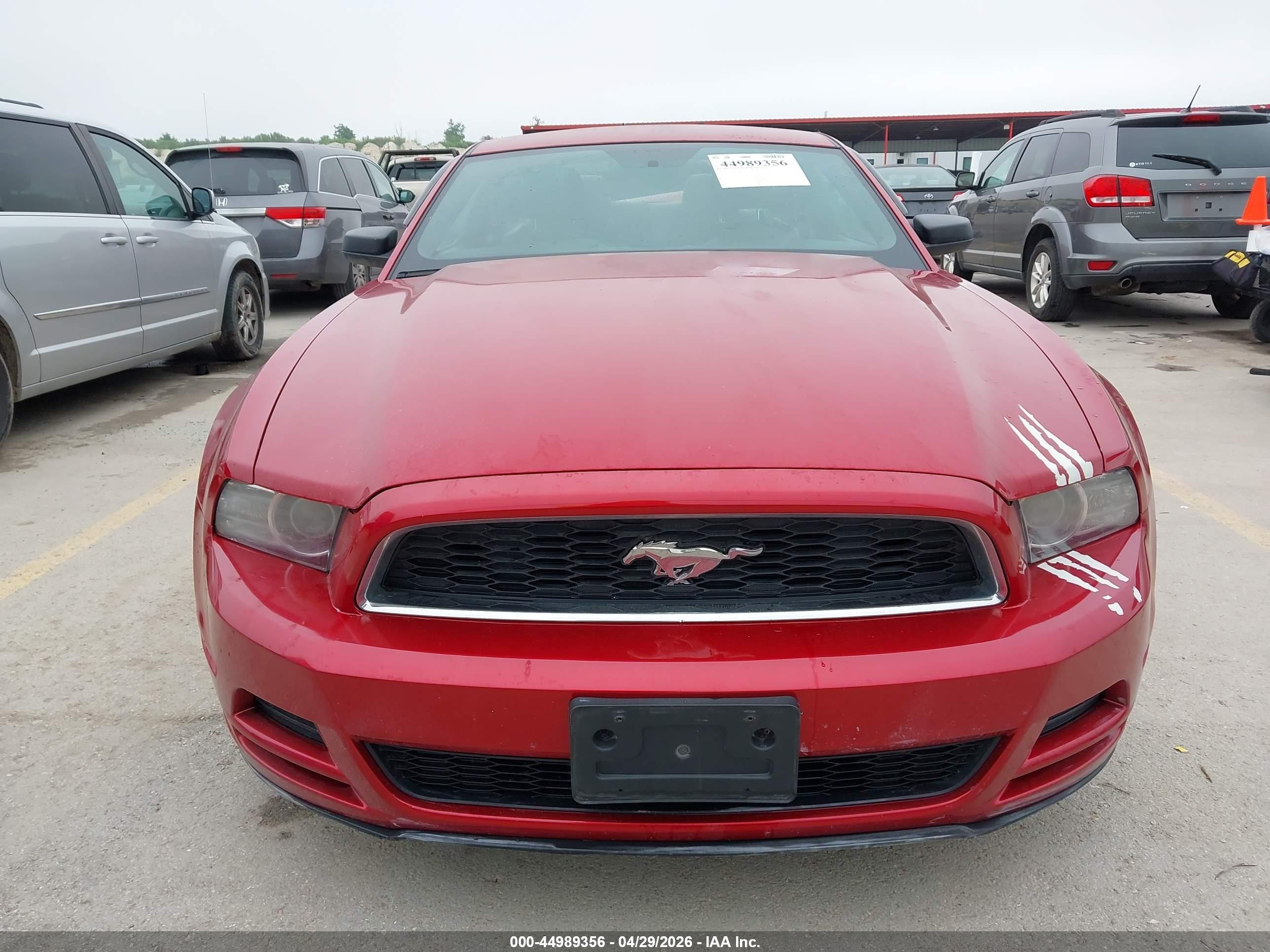 2013 Ford Mustang V6 Red vin: 1ZVBP8AM8D5225681