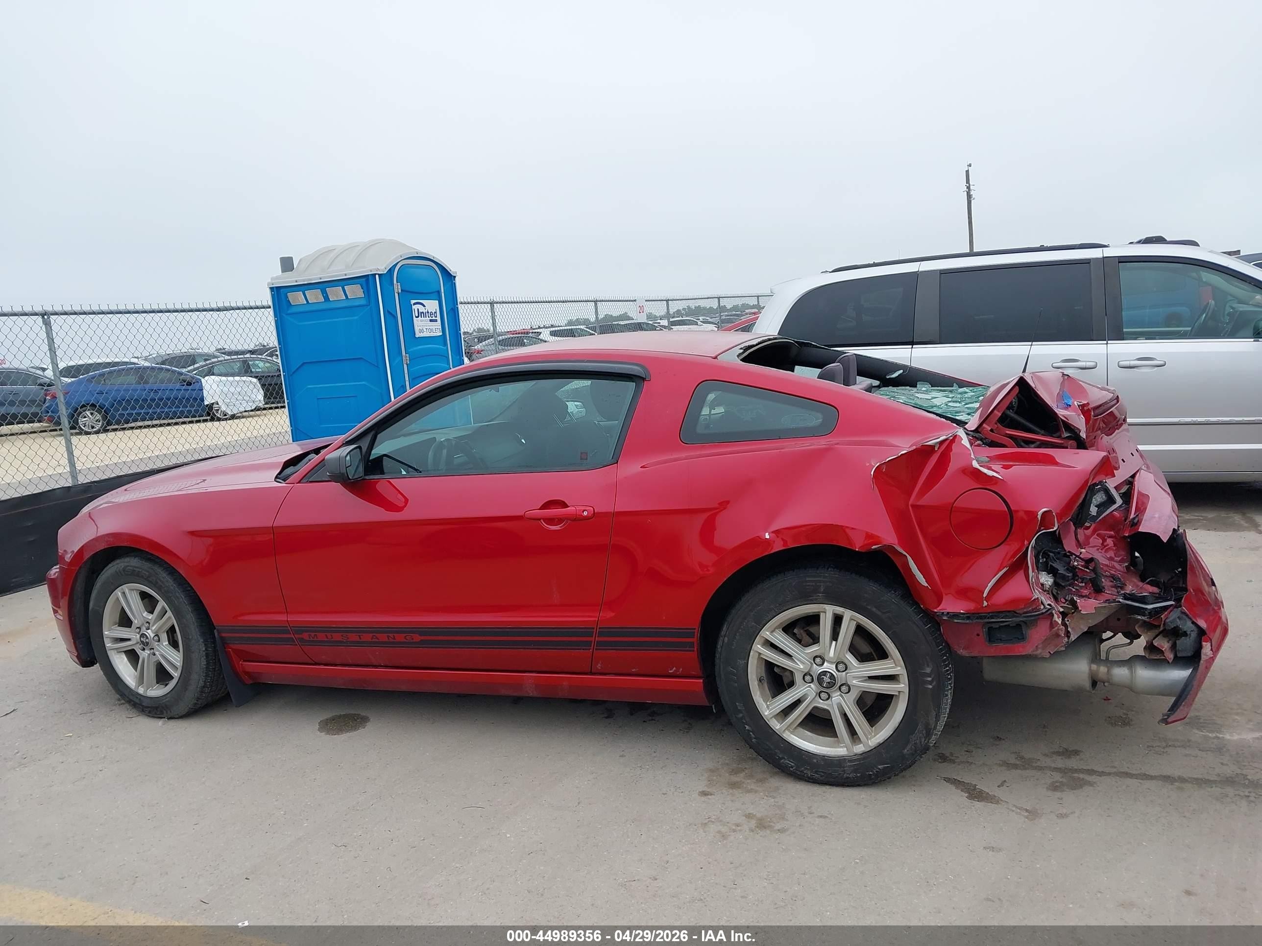 2013 Ford Mustang V6 Red vin: 1ZVBP8AM8D5225681