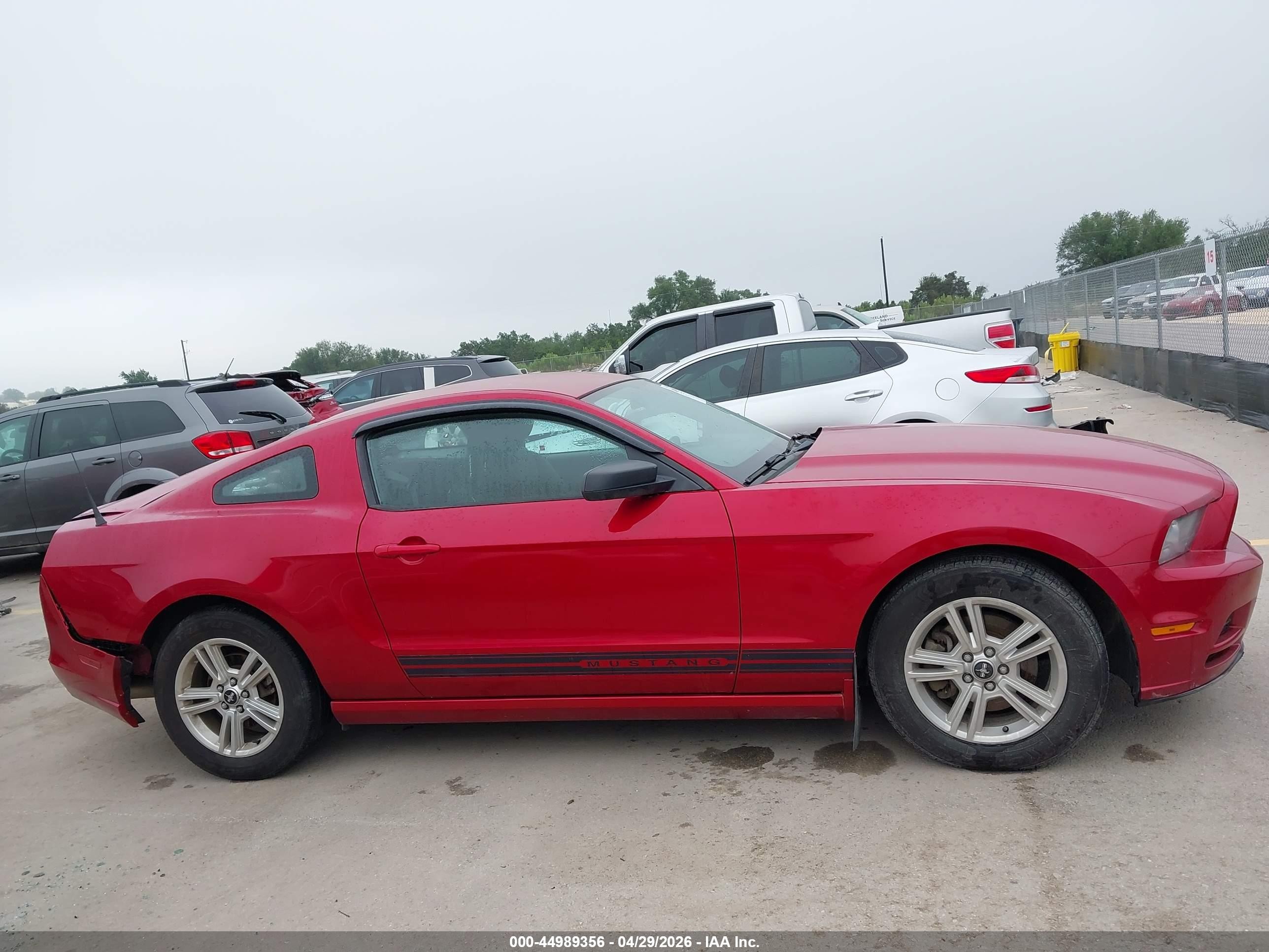 2013 Ford Mustang V6 Red vin: 1ZVBP8AM8D5225681