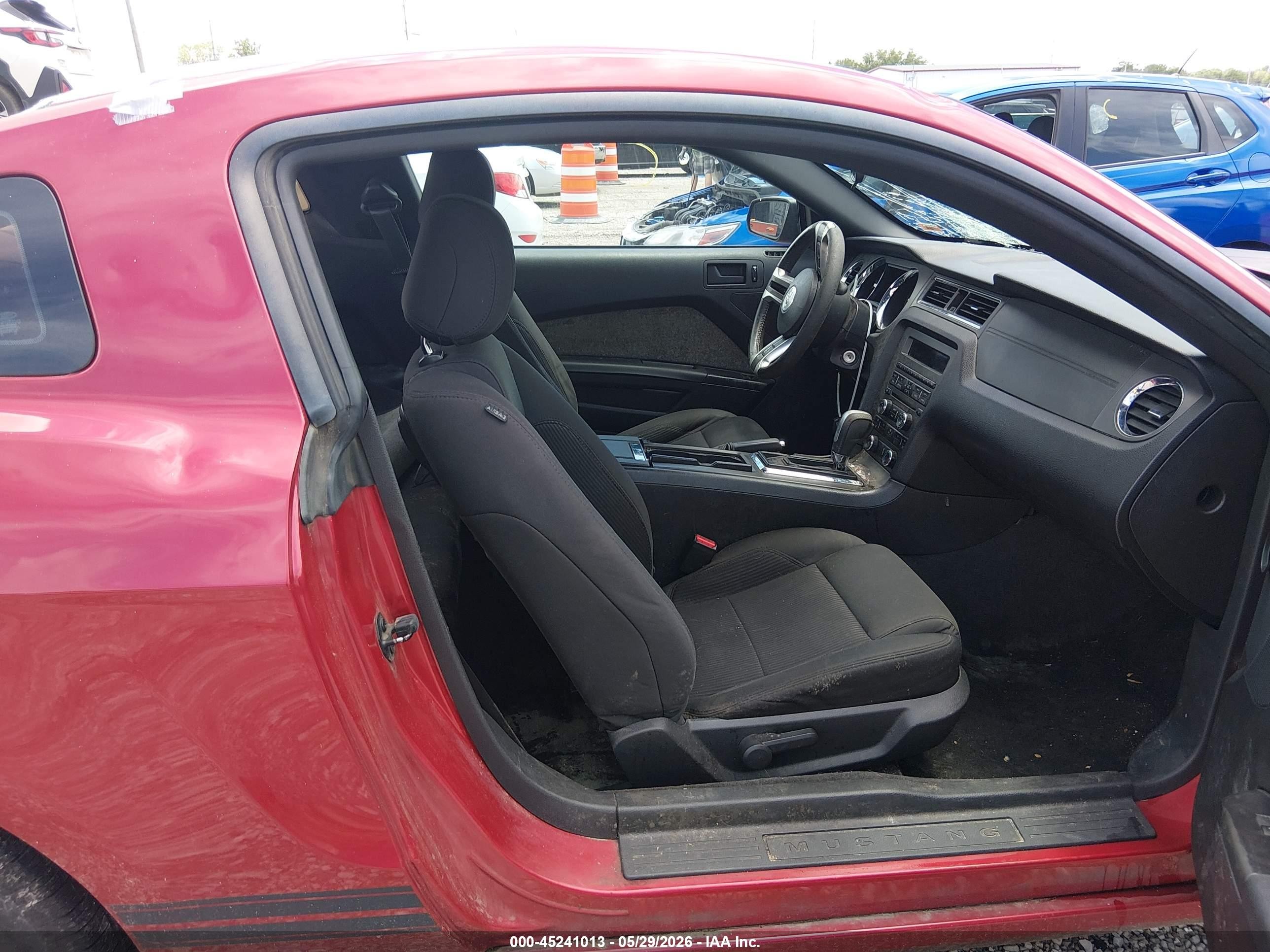 2013 Ford Mustang V6 Красный vin: 1ZVBP8AM8D5233215