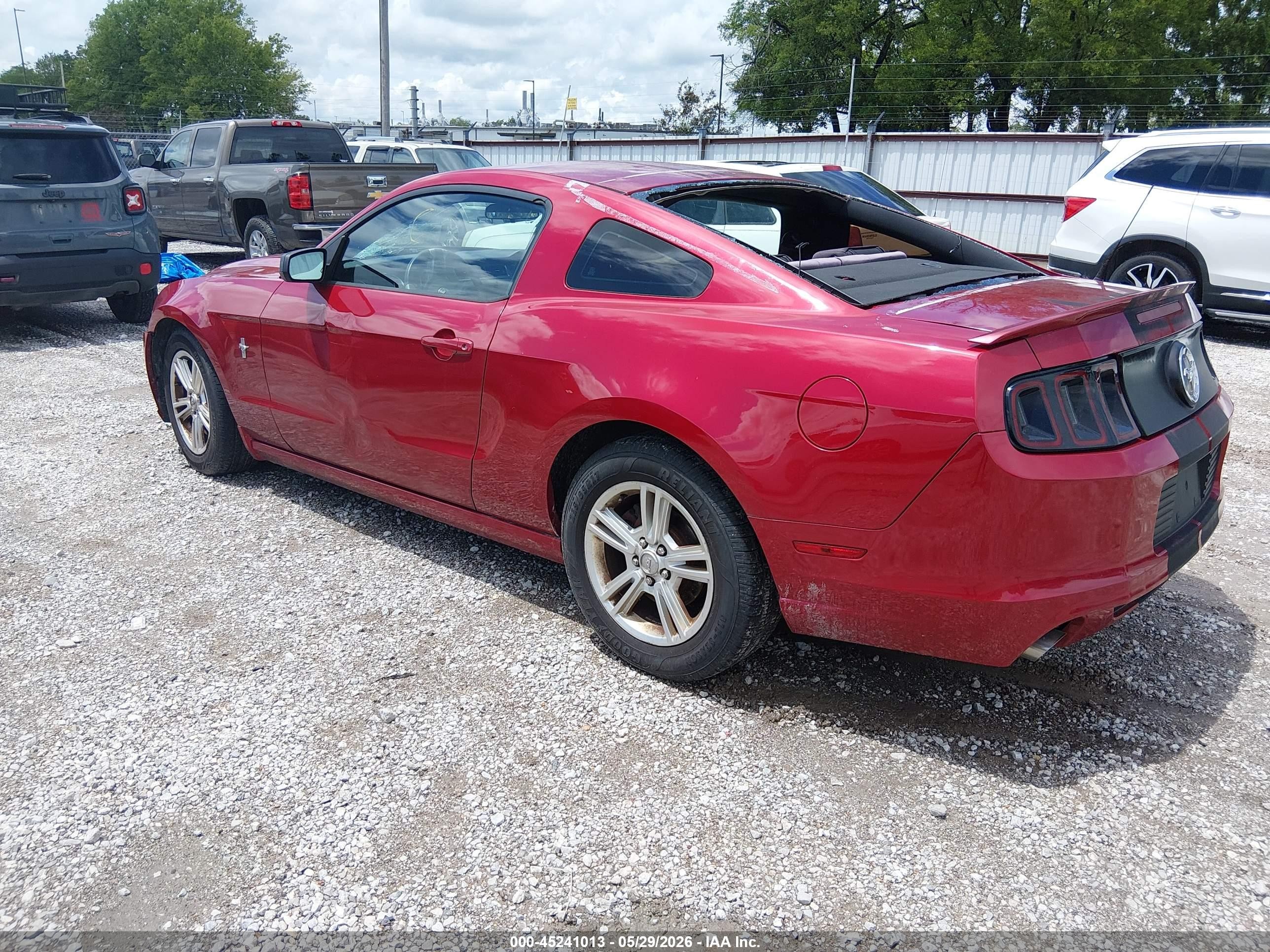 2013 Ford Mustang V6 Красный vin: 1ZVBP8AM8D5233215