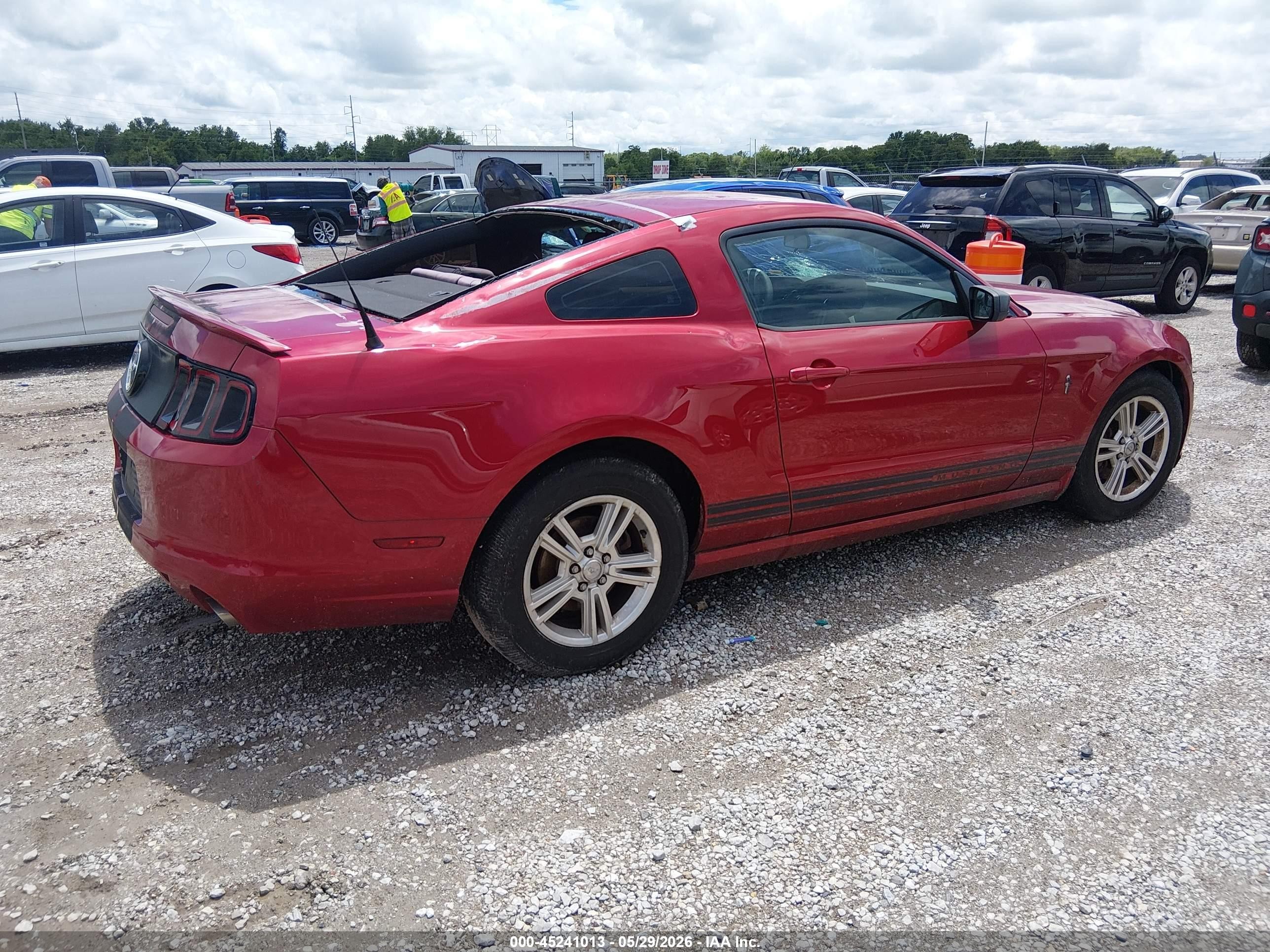2013 Ford Mustang V6 Красный vin: 1ZVBP8AM8D5233215