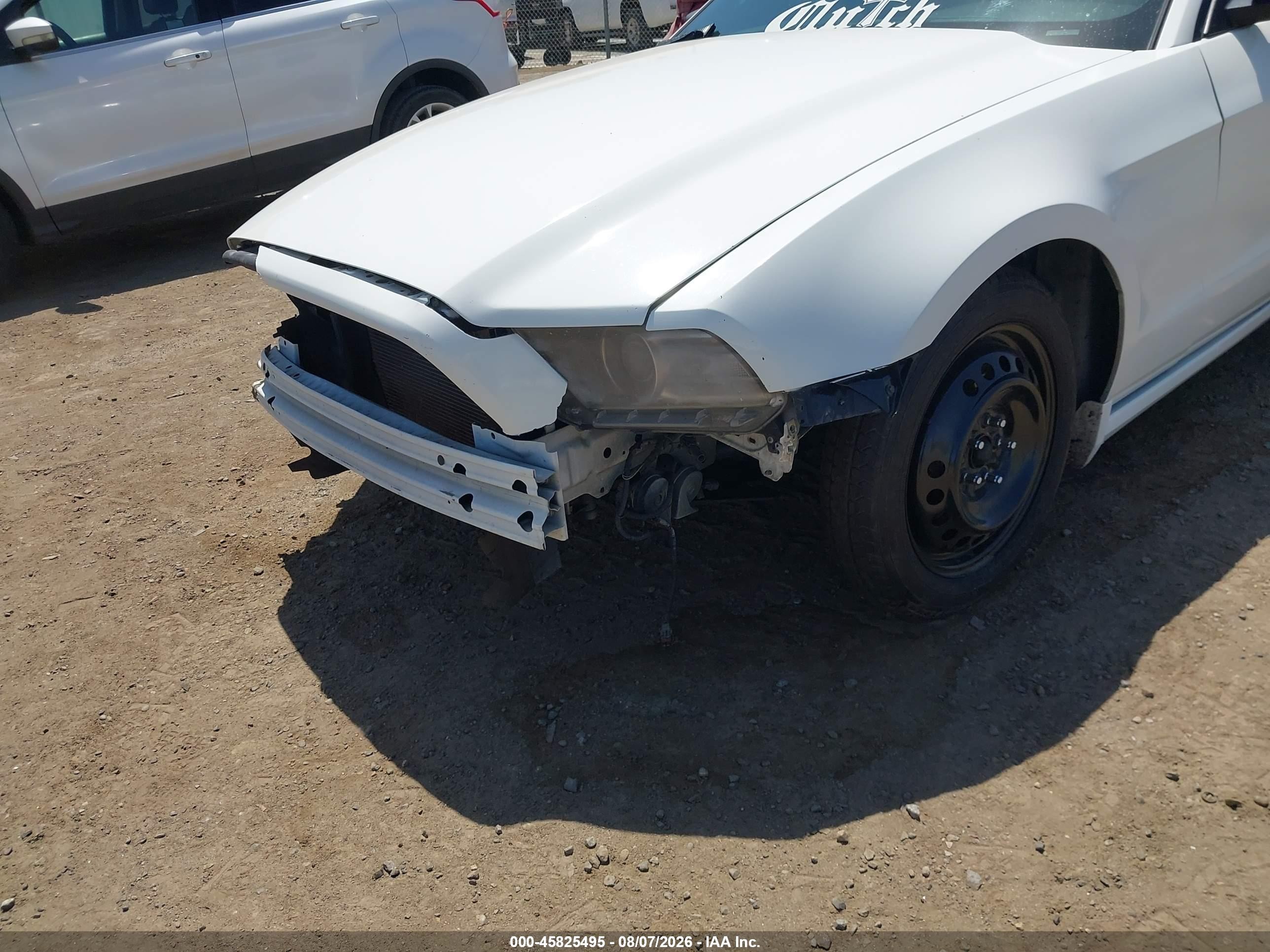 2013 Ford Mustang V6 White vin: 1ZVBP8AM8D5246563