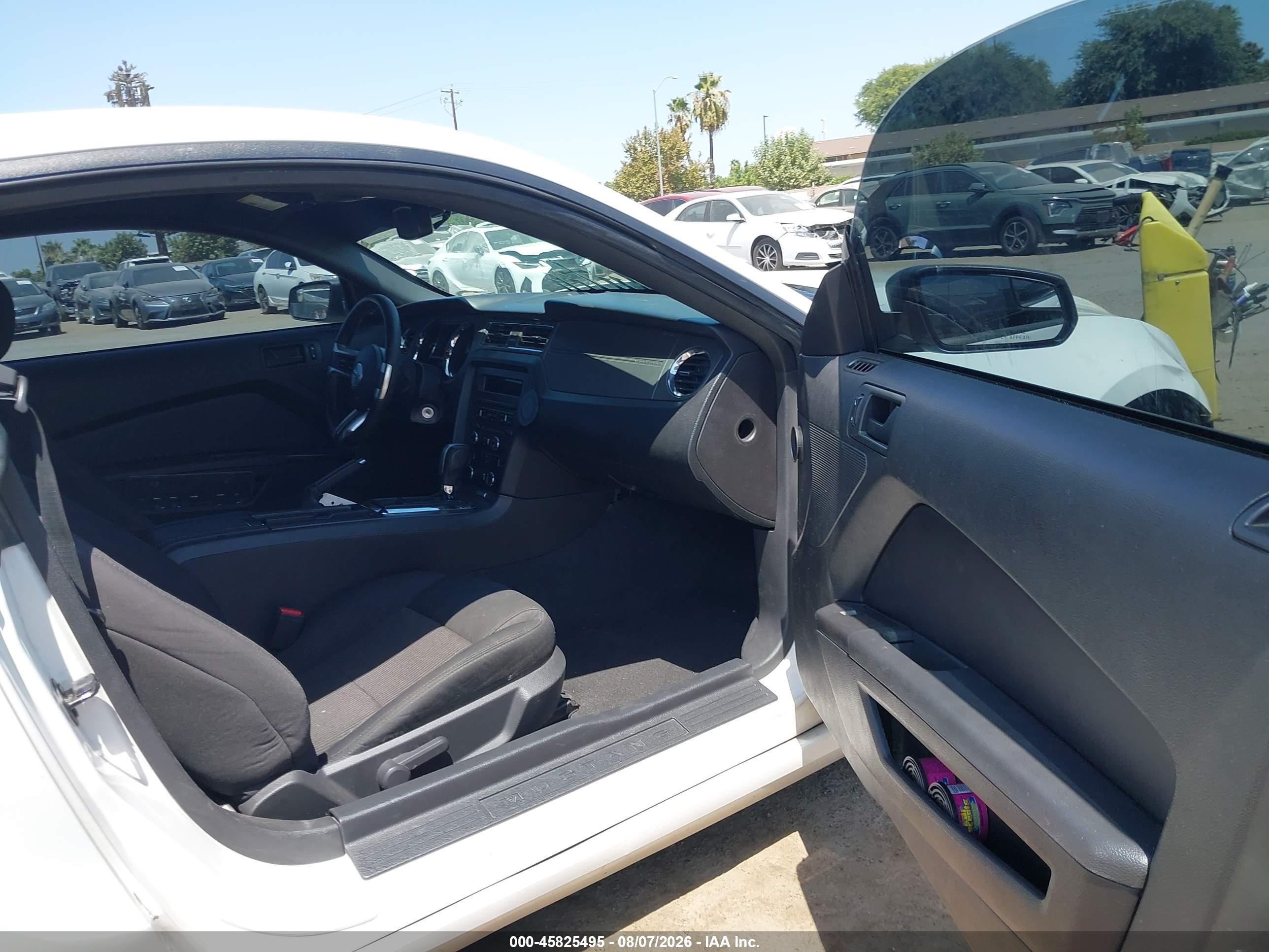 2013 Ford Mustang V6 White vin: 1ZVBP8AM8D5246563
