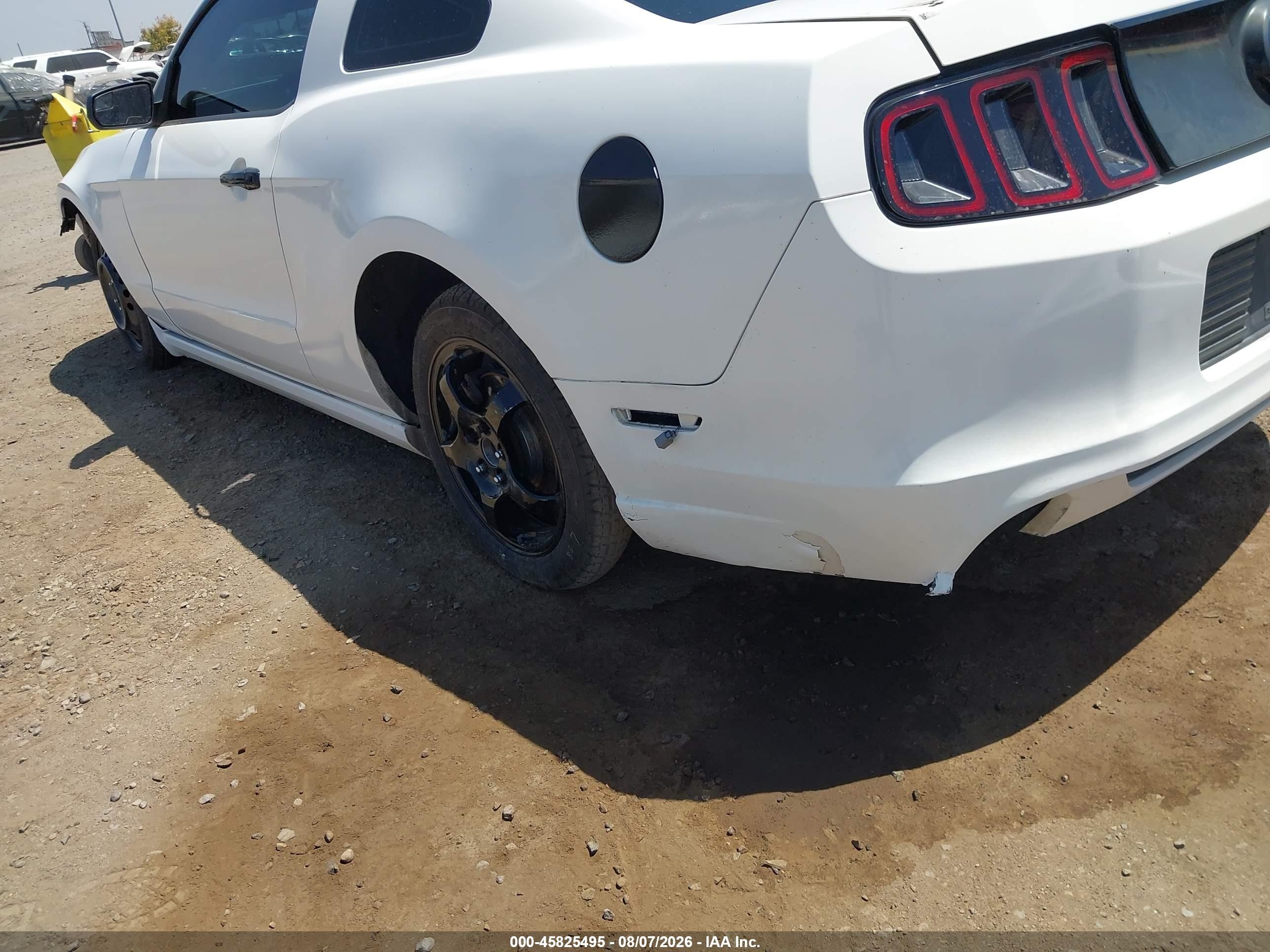 2013 Ford Mustang V6 White vin: 1ZVBP8AM8D5246563