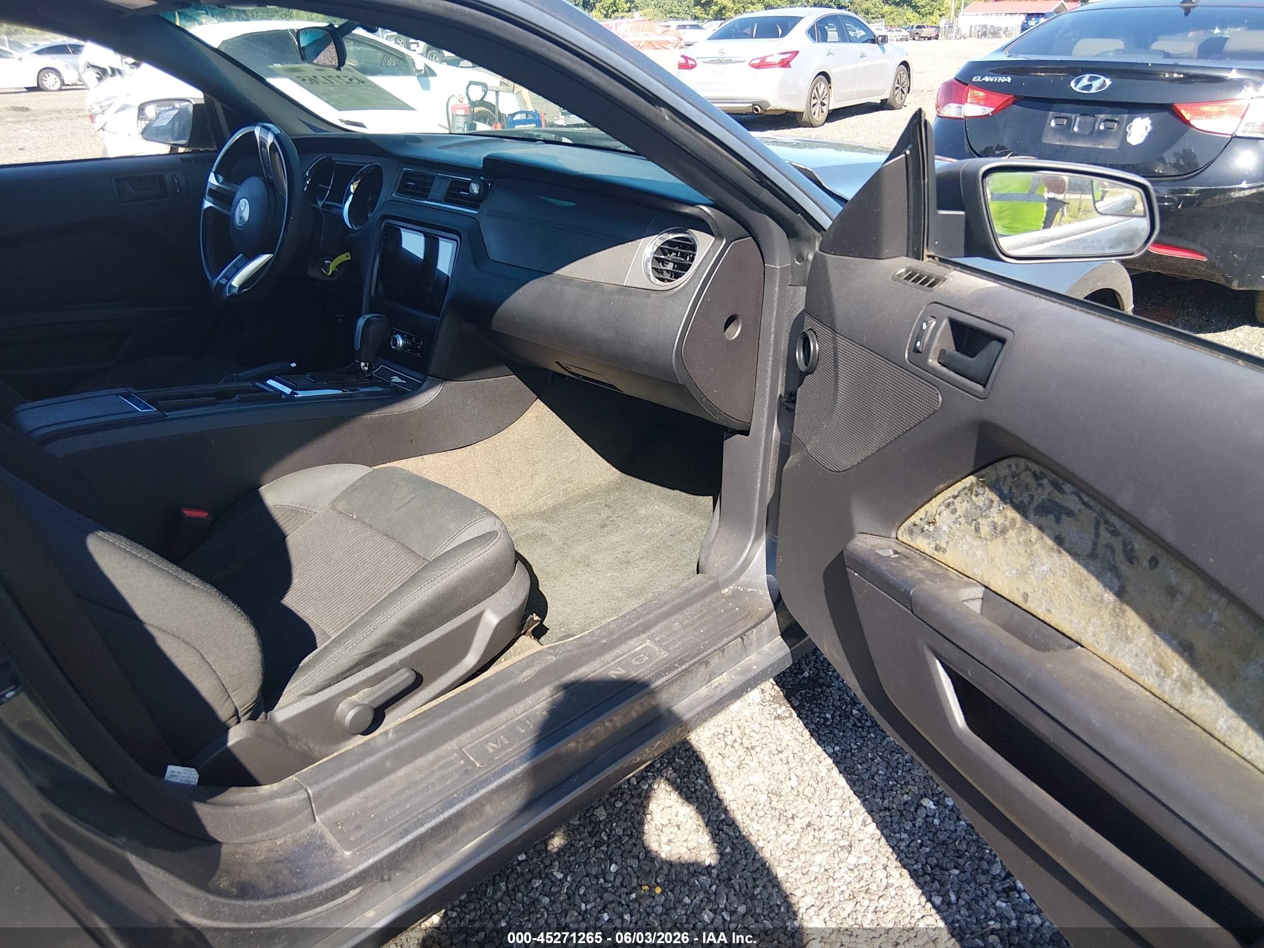 2014 Ford Mustang V6 Gray vin: 1ZVBP8AM8E5207750