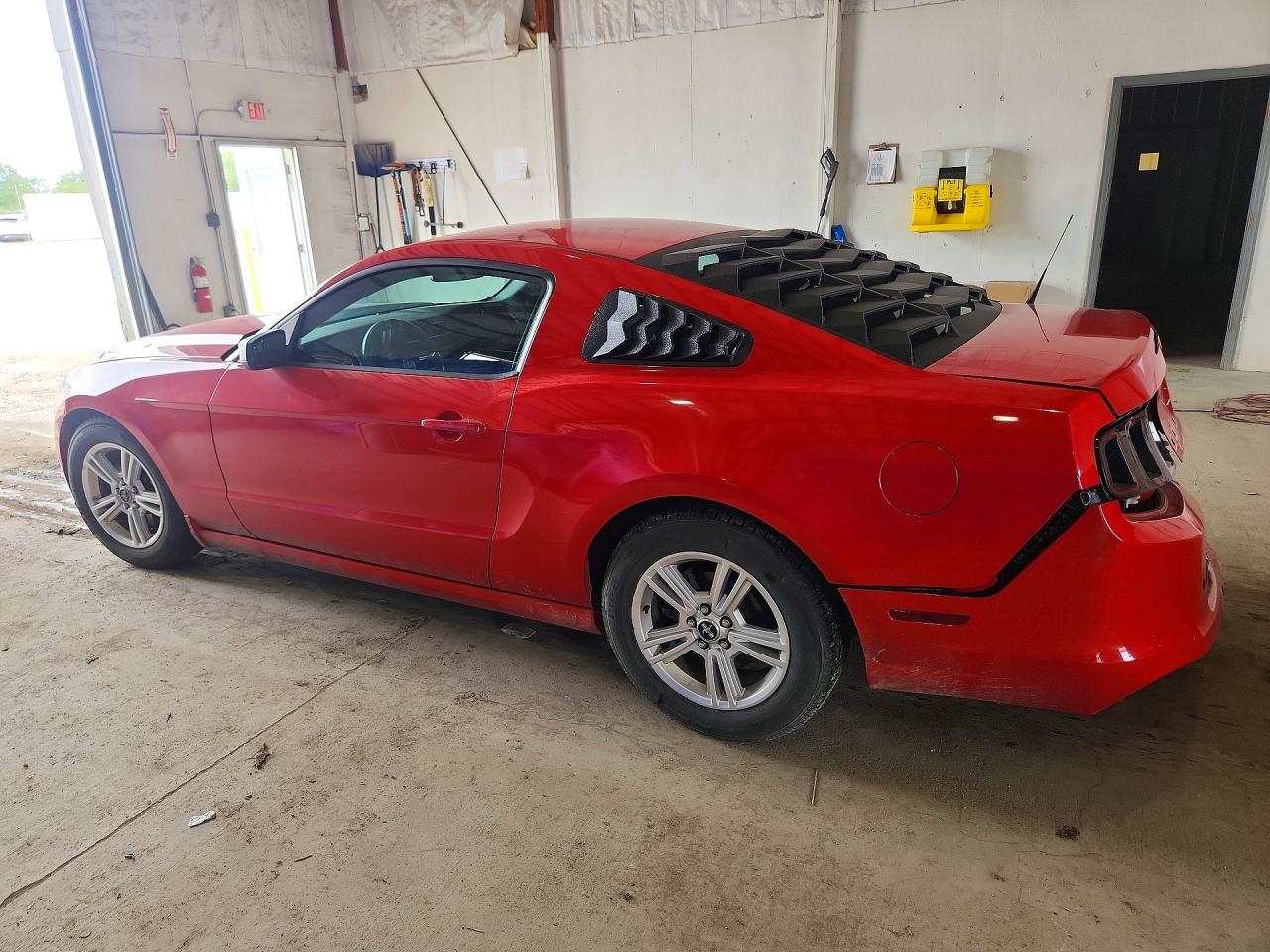 2014 Ford Mustang Красный vin: 1ZVBP8AM8E5226198